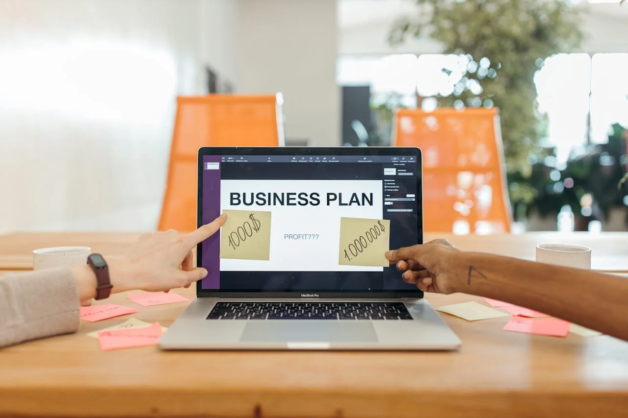 How to Choose the Right Business Plan Services in Canada - The 2026 guide for founders and visa applicants