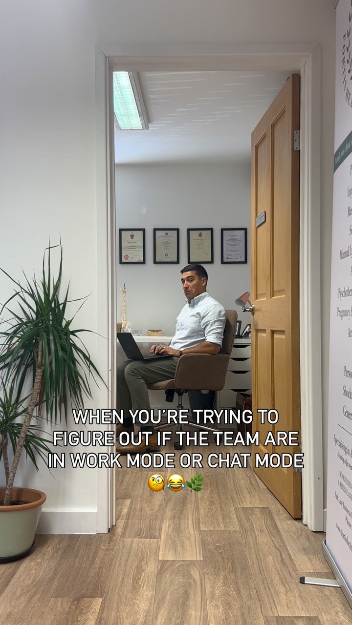 🌿 FRIDAYS IN CLINIC 🌿
Trying to figure out if we’re in work mode or chat mode… the joy (and chaos) of working with your friends 😅
Fridays in clinic are always super busy and so much fun. It’s a quiet one today with Josie &