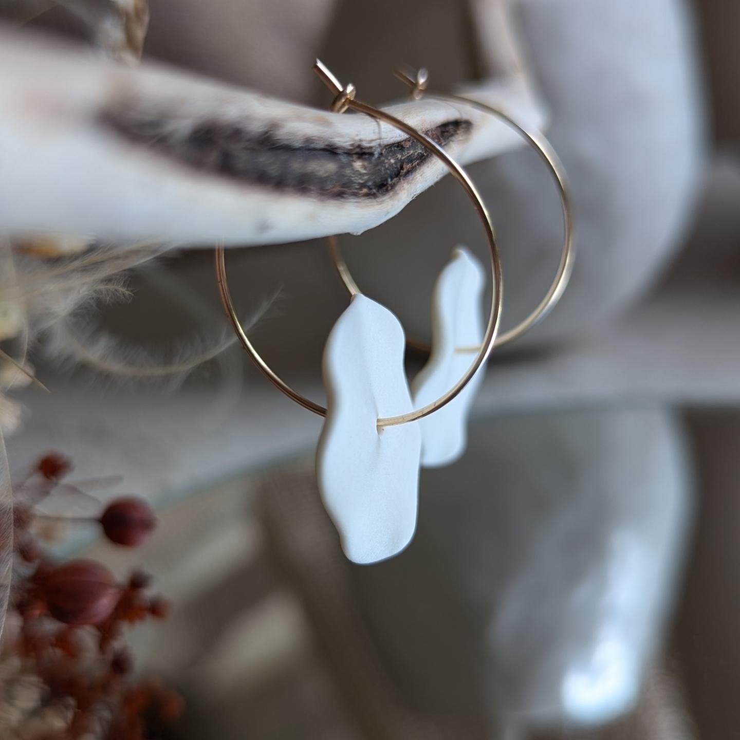 Boucles porcelaine brute - cr&eacute;ole gold filled

#bouclesdoreillesfaitesmain 
#bouclesdoreilles 
#cr&eacute;oles 
#porecelaine
#bijou&eacute;t&eacute; 
#ceramique
