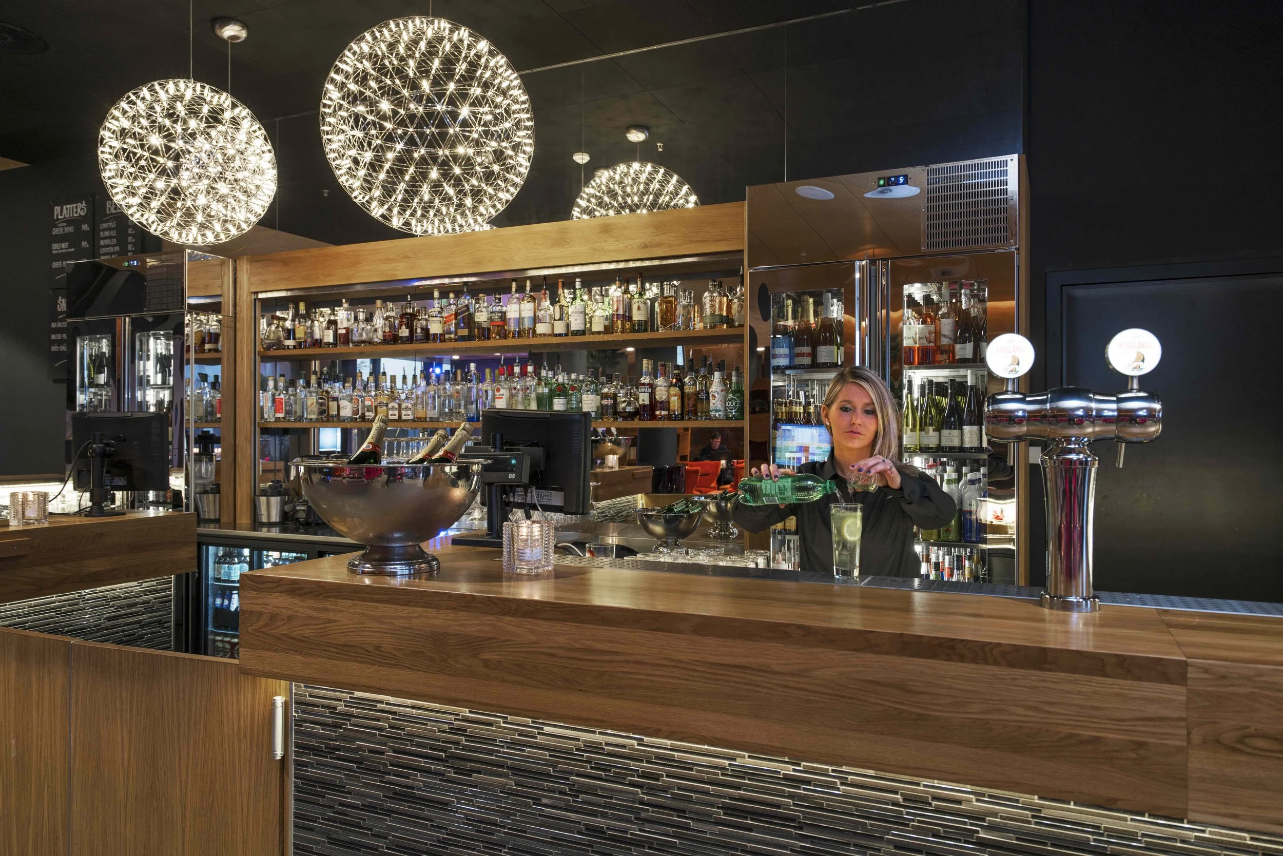 Hotelbar Svolvær.jpg