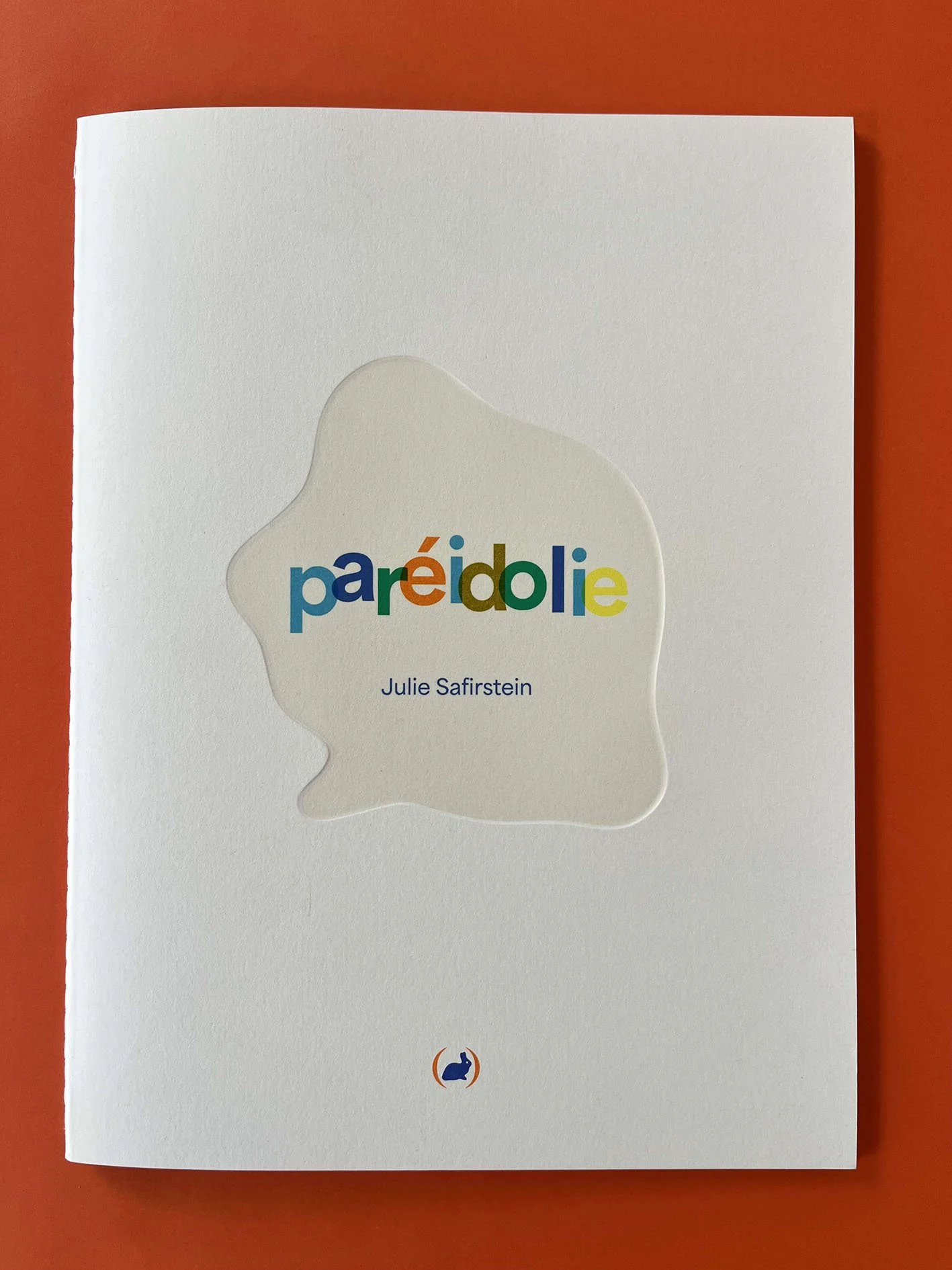 pareidolie, julie safirstein, editions les grandes personnes, livre jeunesse, book for kid, children book, embossed paper, papier embossé, papier gaufré, livre d artiste, animaux