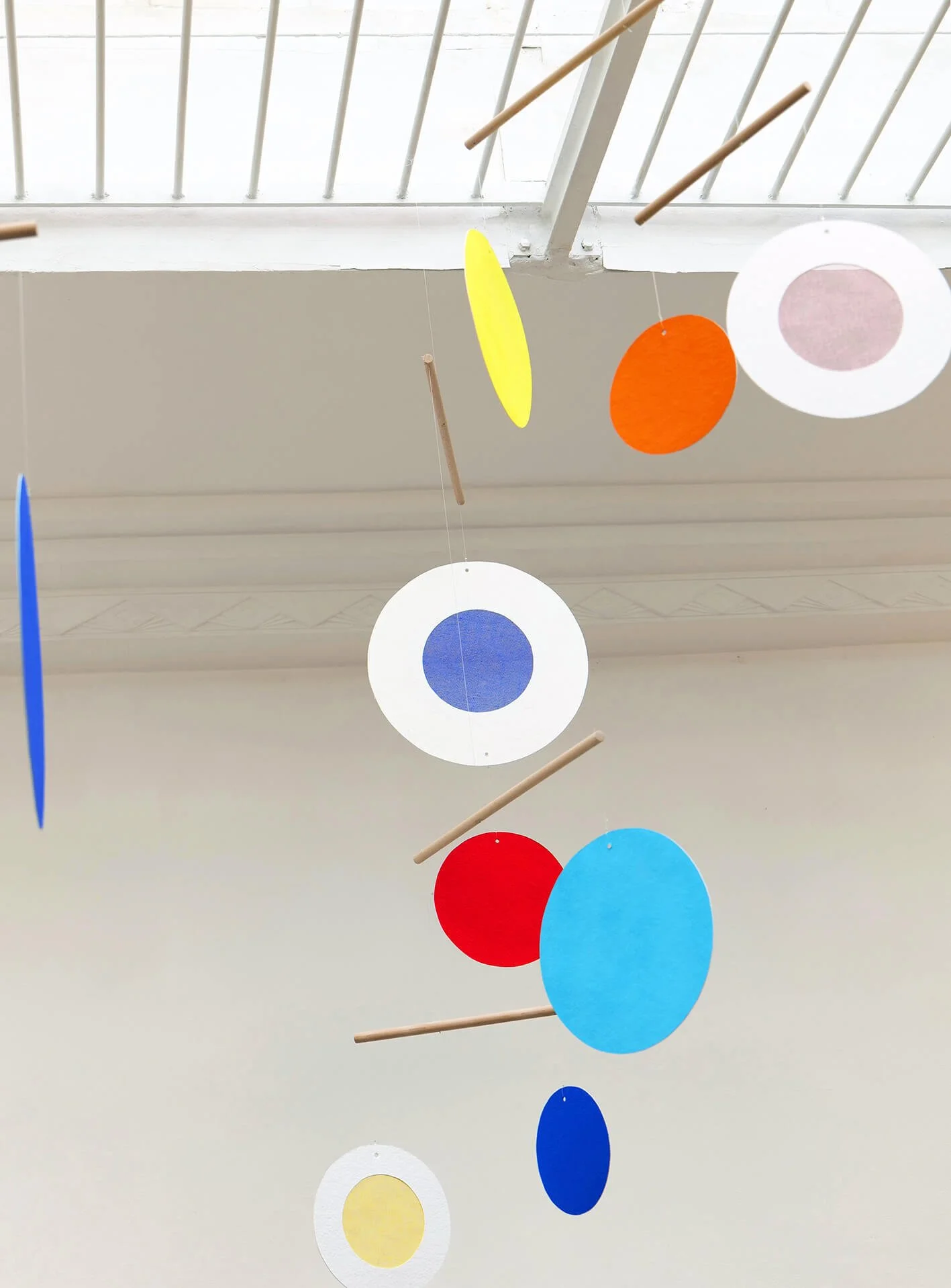 Constellations, julie safirstein, fotokino, studio fotokino, installation immersive, contemporary art, immersive installation, des designers et des jouets, enzo mari, bruno munari, charles eames, ray eames, designer, jouets, toys, design, antonio vit