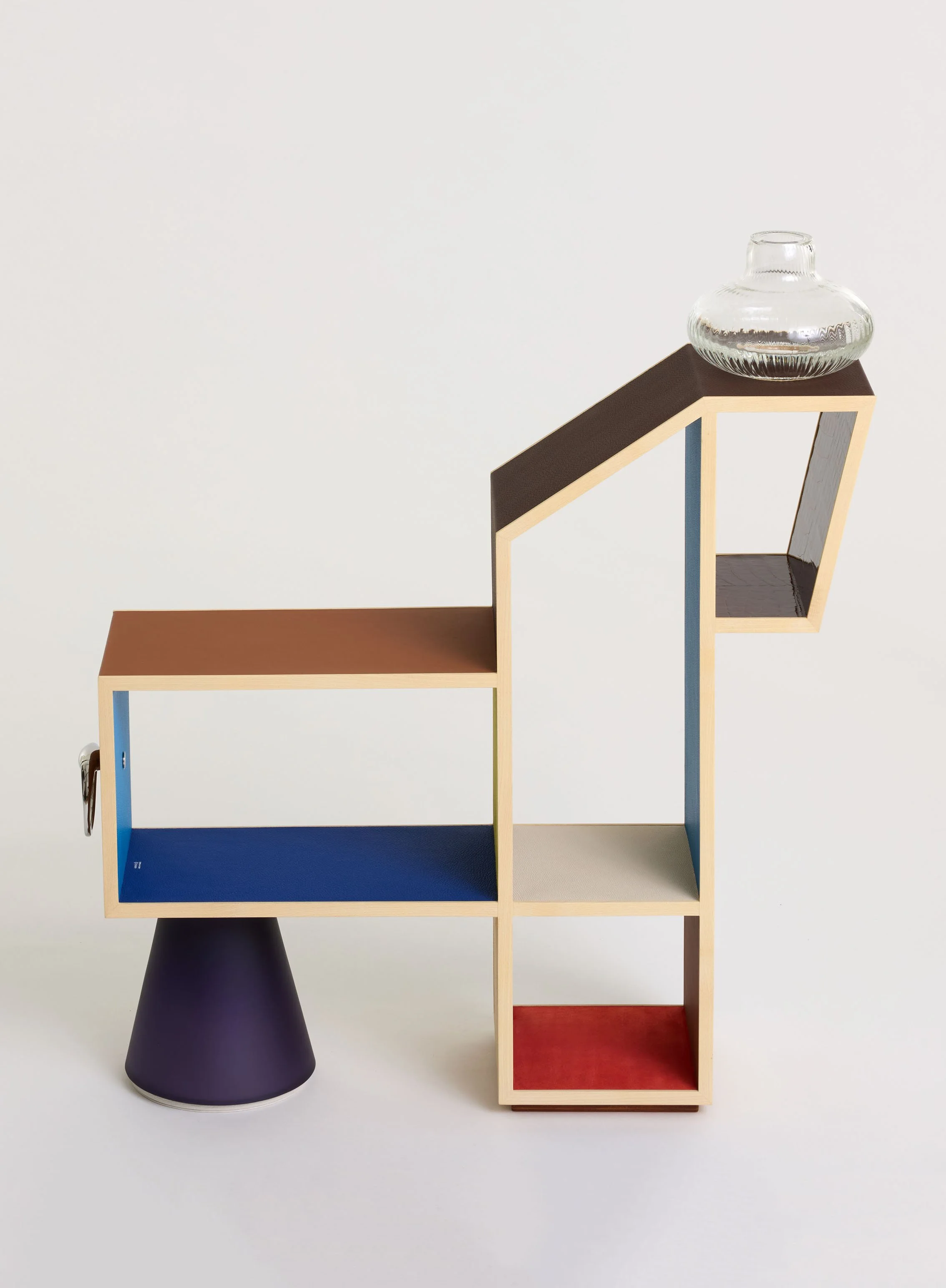 etagere cheval, julie safirstein, hermes, hermes petit h, petit h, artisanat d art, artisanat d exception, design, cheval, etagere en cuir, leather, leather shelf, craftmanship, crital