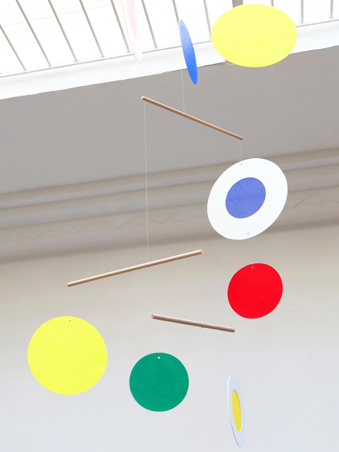Constellations, julie safirstein, fotokino, studio fotokino, installation immersive, contemporary art, immersive installation, des designers et des jouets, enzo mari, bruno munari, charles eames, ray eames, designer, jouets, toys, design, antonio vit