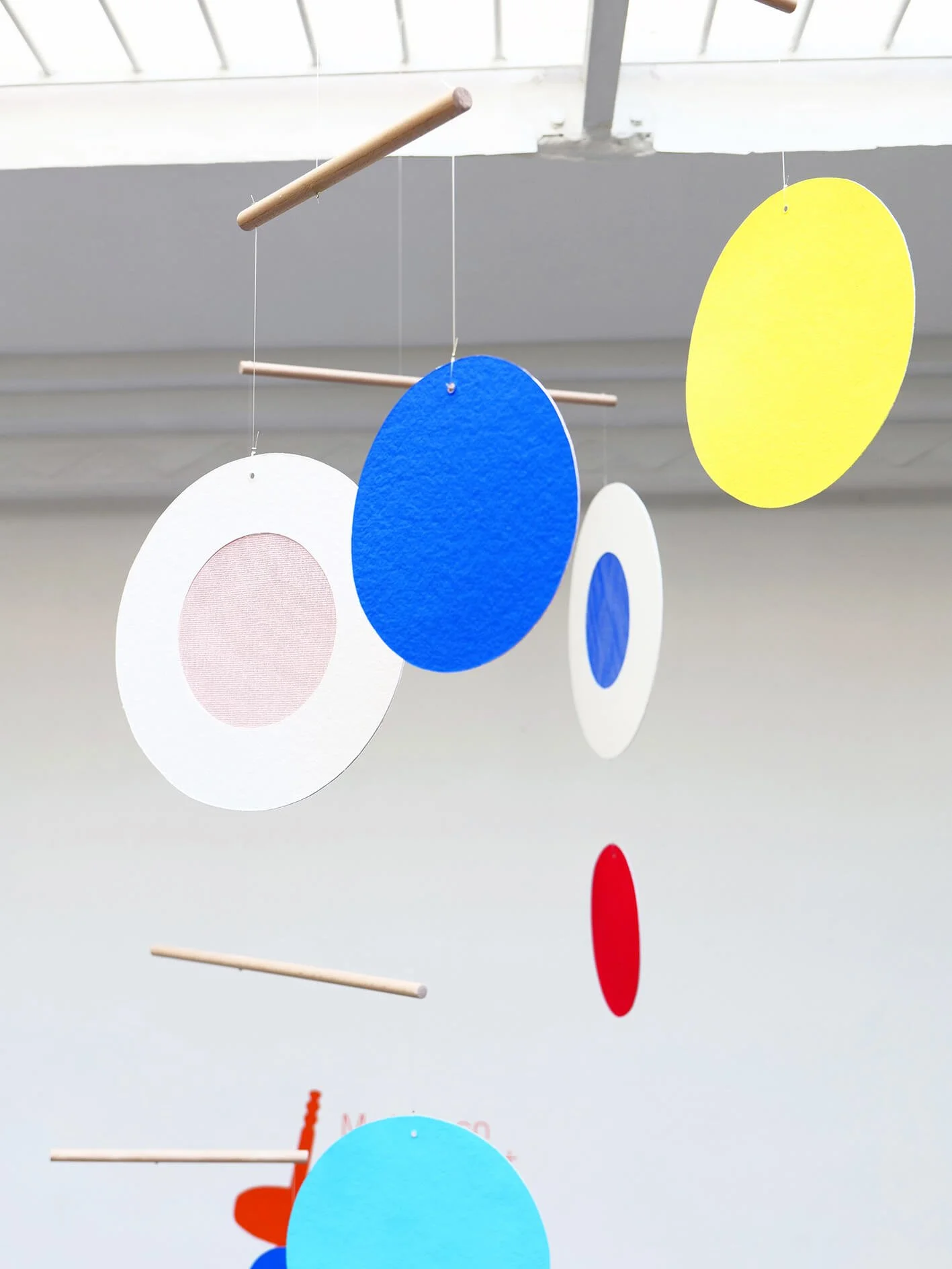 Constellations, julie safirstein, fotokino, studio fotokino, installation immersive, contemporary art, immersive installation, des designers et des jouets, enzo mari, bruno munari, charles eames, ray eames, designer, jouets, toys, design, antonio vit