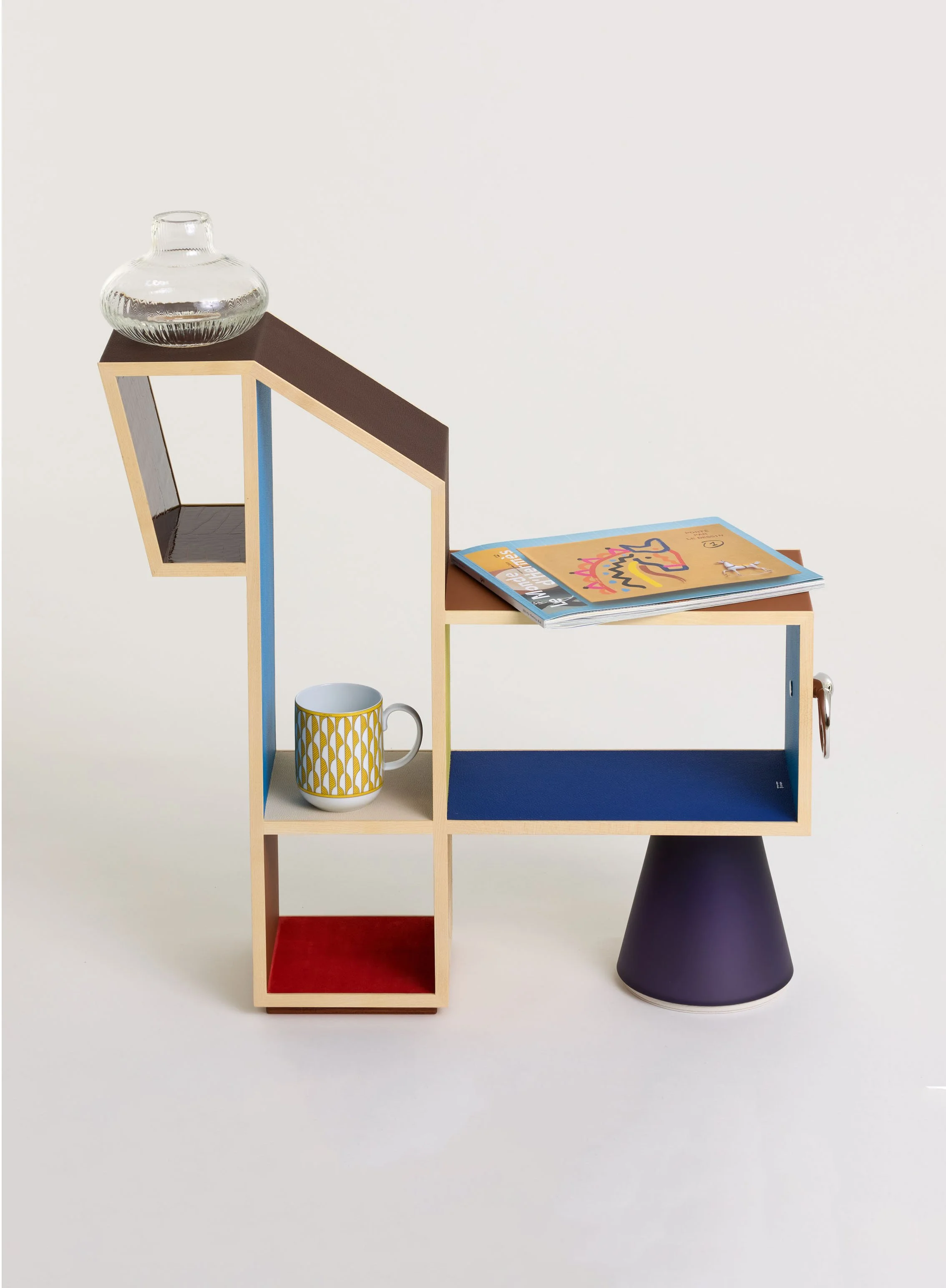 etagere cheval, julie safirstein, hermes, hermes petit h, petit h, artisanat d art, artisanat d exception, design, cheval, etagere en cuir, leather, leather shelf, craftmanship, crital