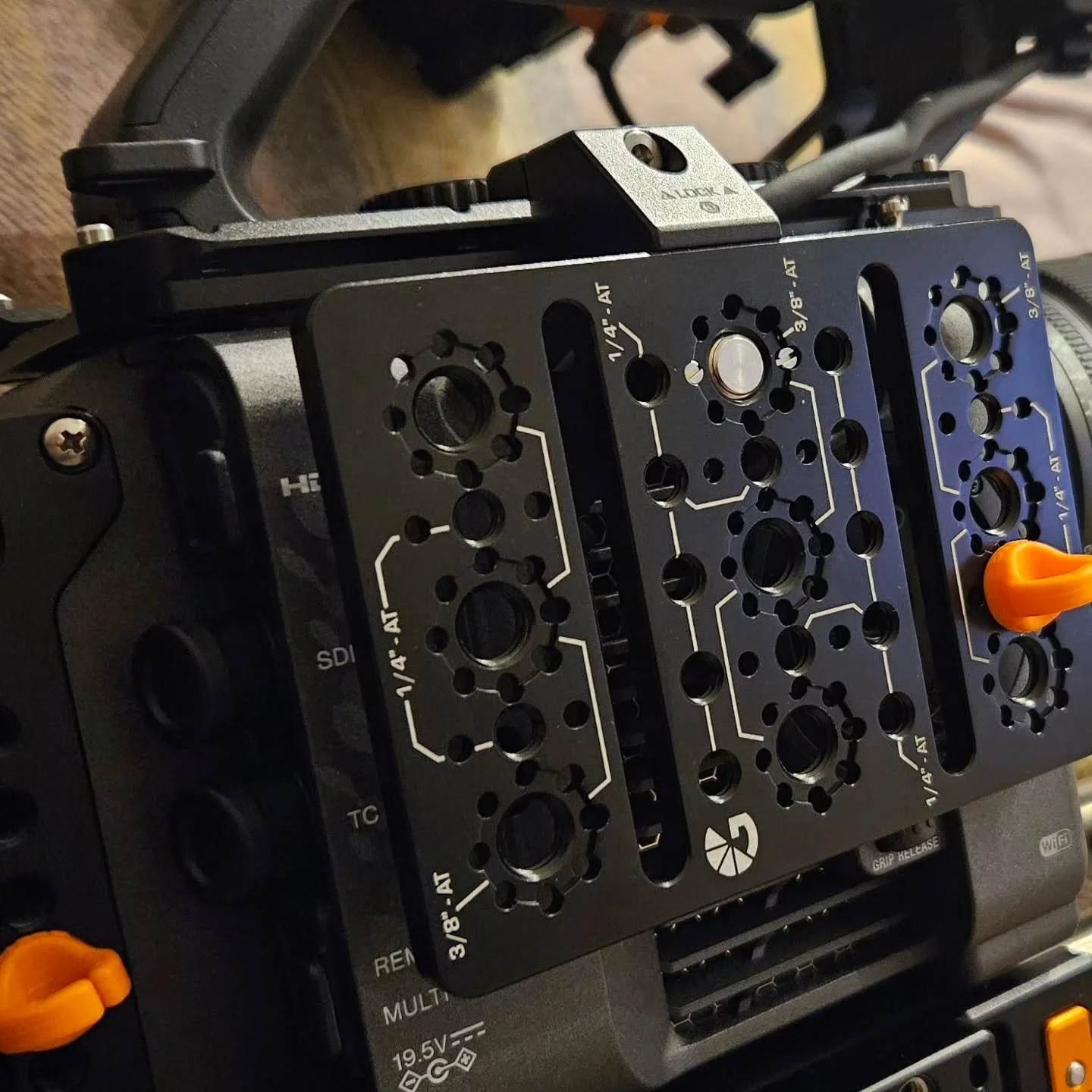 Added @brighttangerine accessories to my Sony FX6 camera.  The viewfinder bracket is an absolute game changer!

#SonyFX6 #Sony #brighttangerine #filming #cinematography