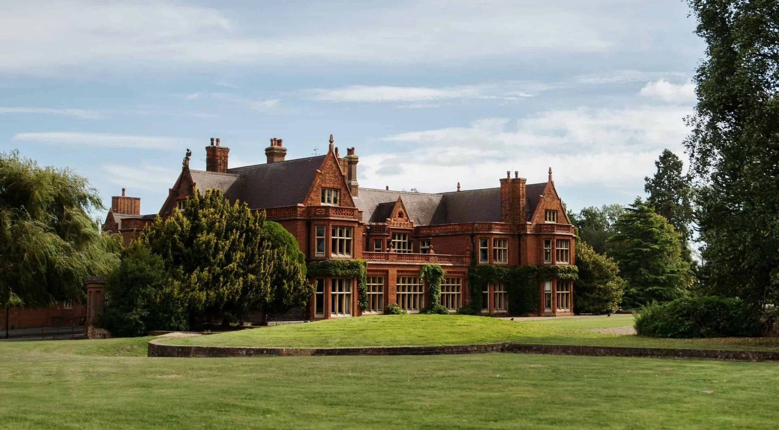 Unique Wedding Ceremonies in the Peterbourgh Area. A Special Day you and your loved one have dreamt about. Book your Venue, plan your wedding, include your own vows, exchange rings, reflect your ideas, values and ideas.