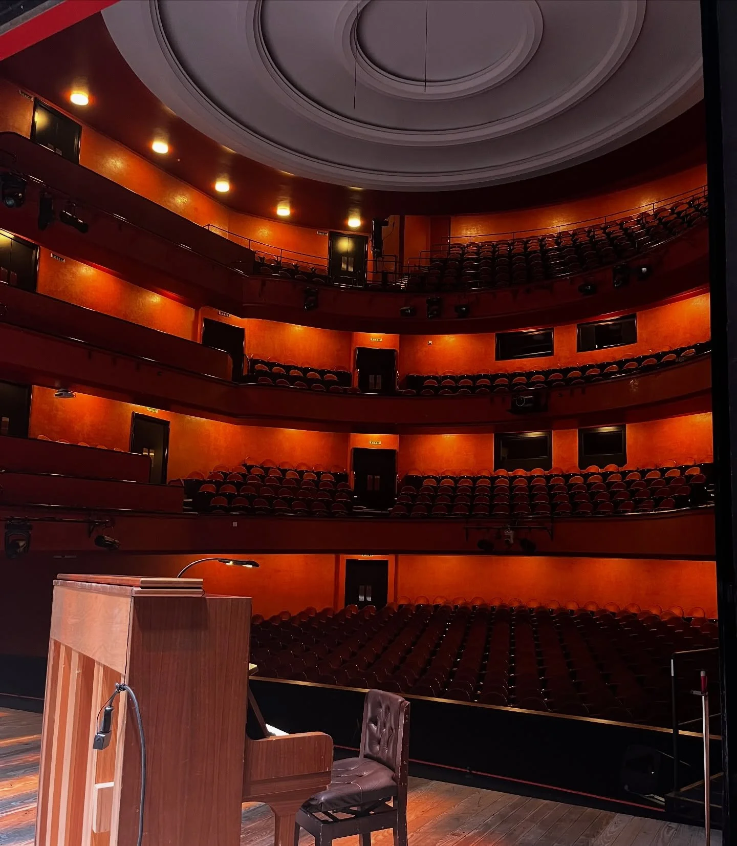 Cette ann&eacute;e, j&rsquo;ai eu le grand plaisir de participer aux ateliers lyriques de l&rsquo; @opera_de_lausanne, ouvrant les portes de cette grande maison aux scolaires et parents.

La saison prochaine, je serai de nouveau sur sc&egrave;ne et i