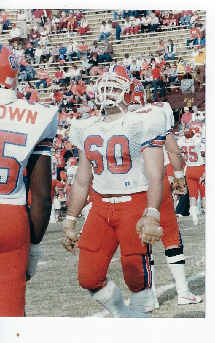 Graphic announcing a former offensive lineman will be at the sportsmans banquet