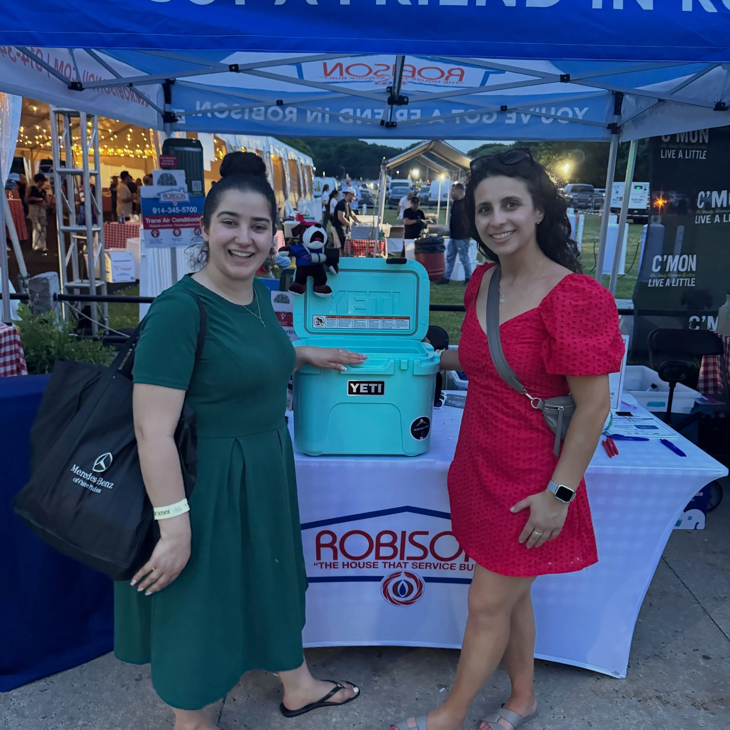 Wow 🤯 what a night for @westchestermagazine #WMWineamdFood Burgers, Beer &amp; Barrels night 💥 

#RobiDog braved the heat 🥵 to chill 🥶 with friends, fans, customers and #foodies. 

Always a treat to be an out and about and enjoy our place as #bes