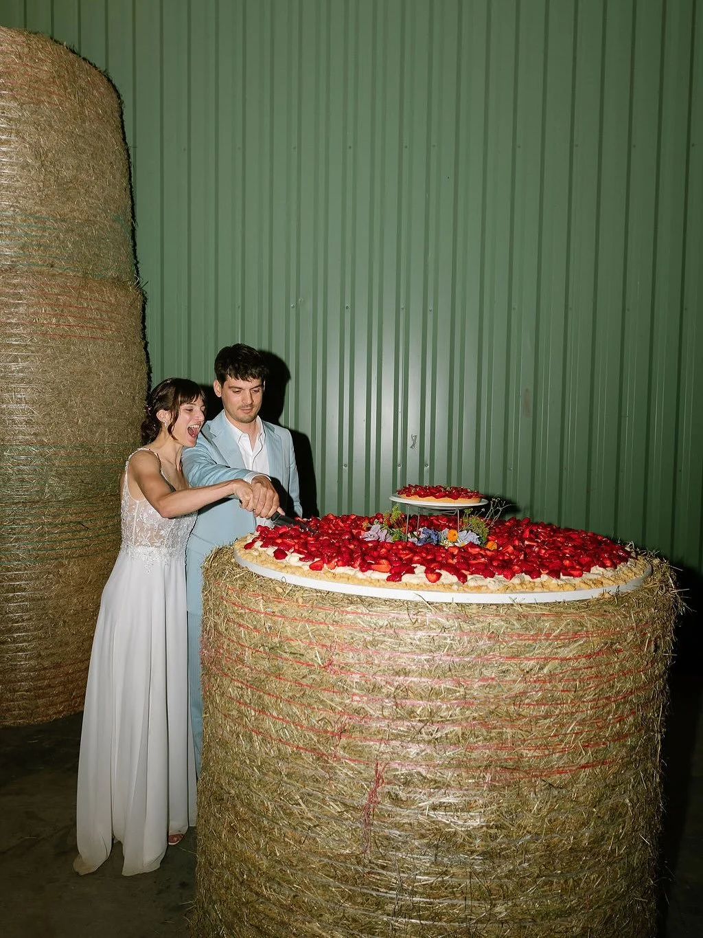 L&rsquo;amour &agrave; la ferme 

F&ecirc;ter son histoire l&agrave; o&ugrave; tout a commenc&eacute; 💘

Rendre possible de c&eacute;l&eacute;brer des mariages magique dans des lieux insolite, j&rsquo;adore j&rsquo;adore j&rsquo;adore !

Photographe