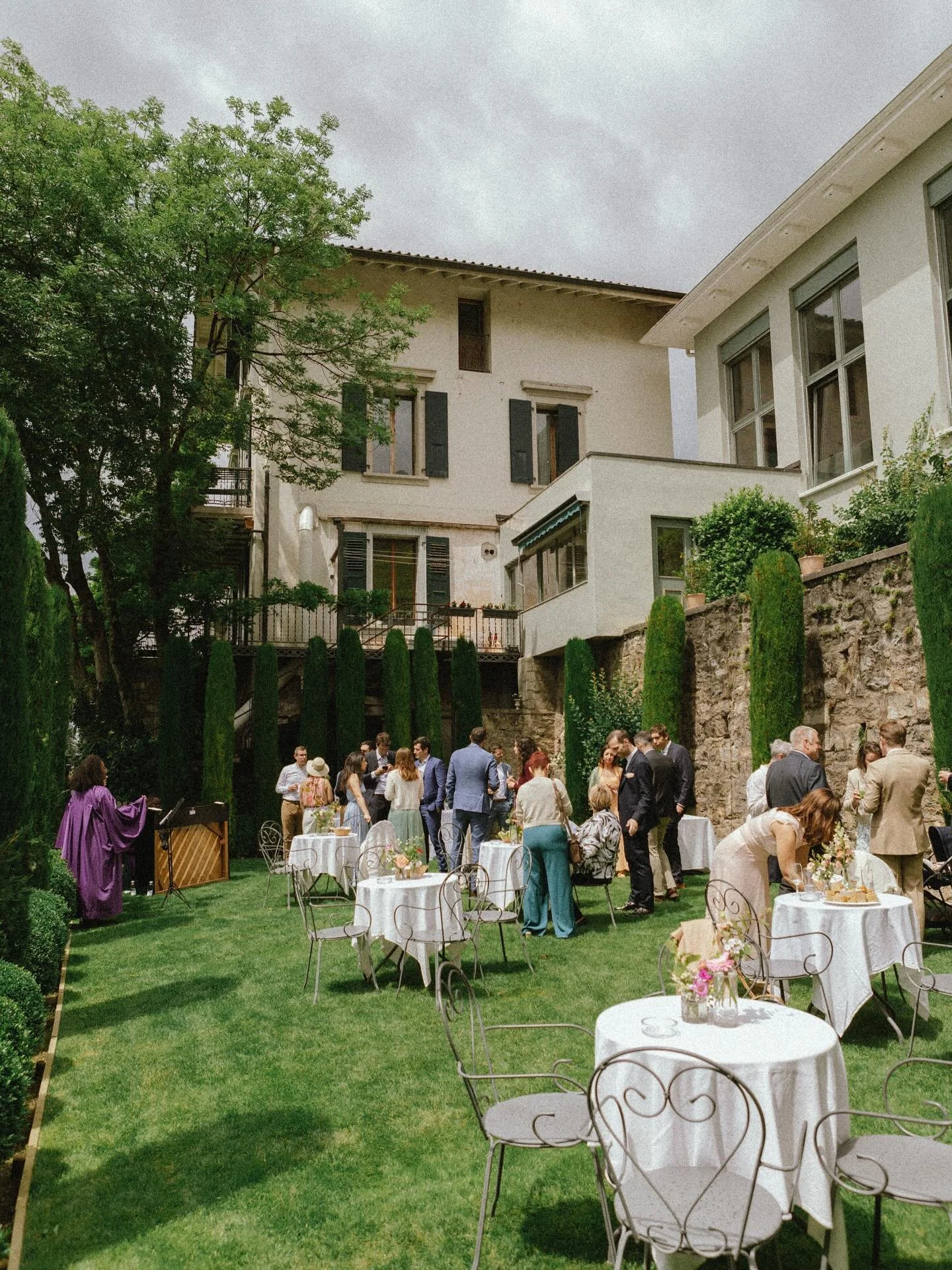 Mariage dans le Lavaux

Ou une sublime journ&eacute;e qu&rsquo;on souhaite ne jamais voir se terminer 💘

Photos @coucoustudio.love 
Fleurs @gabellafleurs 
Lieu @leclosdelarepublique 
Nourriture @vincentbuquetchef