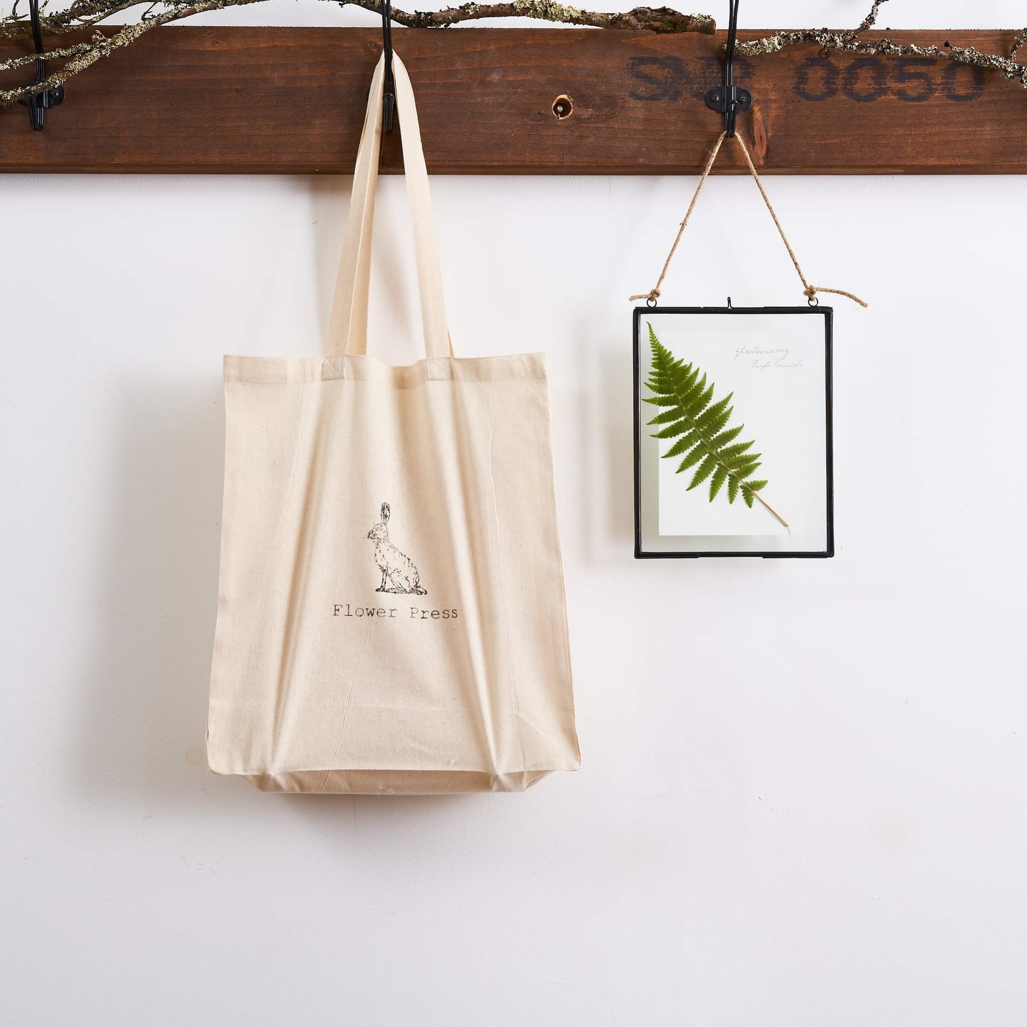 Each Flower Press includes a lovely cotton canvas carrying bag with extra long handles to allow you to carry your flower press over your shoulder when foraging, and a small matching drawstring bag for carrying your snips without scratching your beaut