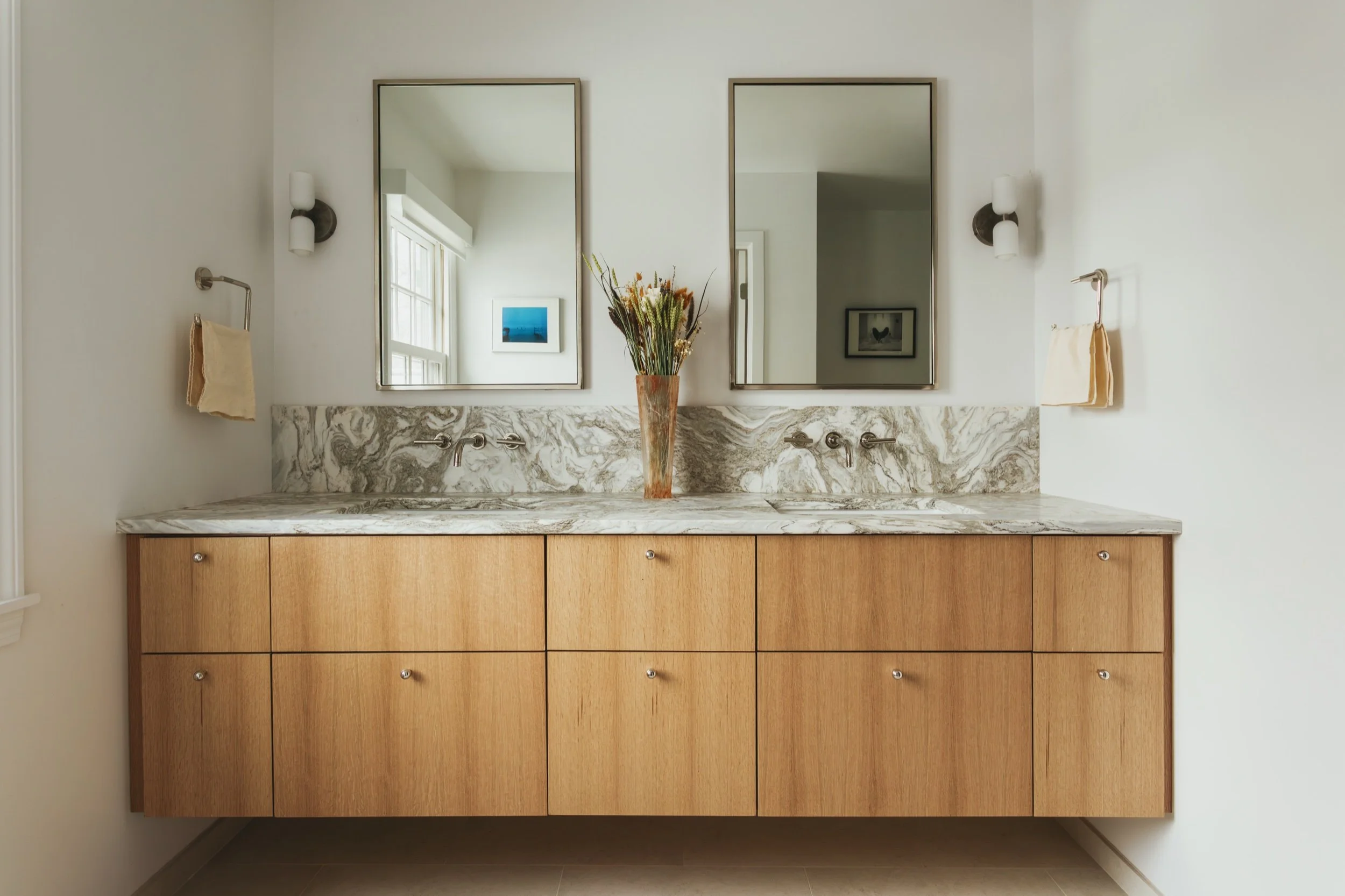 Bathroom vanity