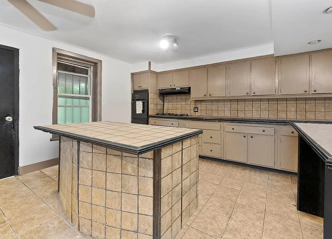 Kitchen before renovation
