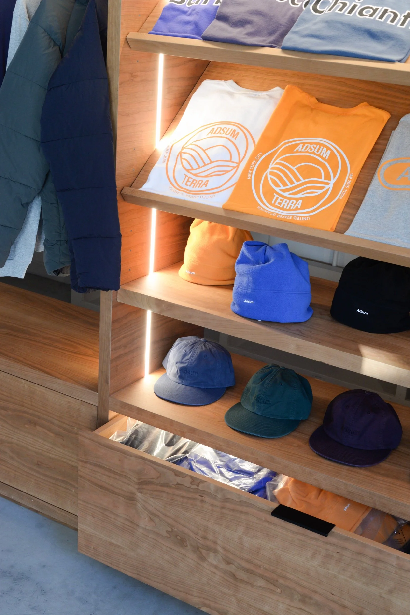 Display shelving