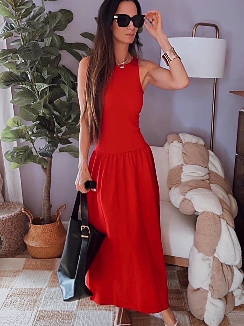 This $82 maxi dress is proof that effortless style doesn&rsquo;t have to break the bank. 💋

From beach brunch to date night&mdash;just switch the shoes and you&rsquo;re good to go.

Comment RED below to receive a DM with the link to this post on my 
