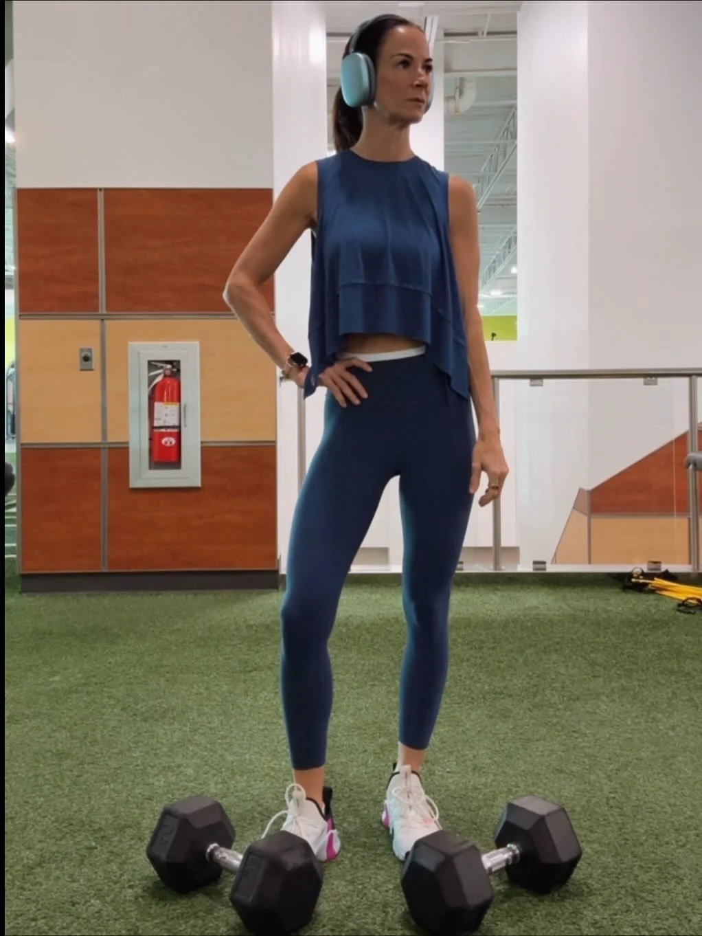 Strong. Focused. Unstoppable. ⚡️Deadlifting my body weight as a warm-up because why not?

Weights first, sauna after &mdash; that&rsquo;s my kind of therapy. Nothing makes me happier than feeling powerful from the inside out. ✨ Happy Saturday! 

Comm