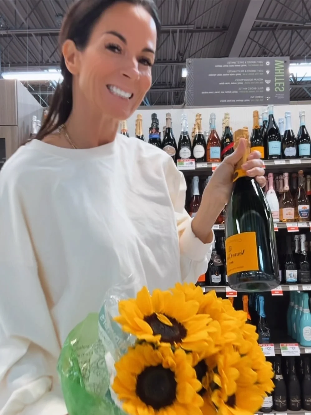 Just the necessities 🥂🌻 Champagne + sunflowers kind of morning 💛 comment MORNING for links!

#MorningVibes #ChampagneAndSunflowers #GroceryRunChic #WeekendMood #FloridaStyle #NicoleColeeStyle #HighLowLiving #FashionBlogger #InfluencerStyle #Everyd