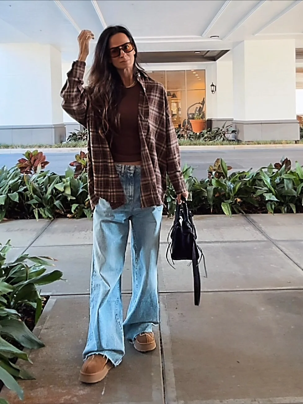 Kurt Cobain on the outfit 🤘🏼Cindy Crawford on the hair 💅 Comment GRUNGE for links 🫶🏼

#90sVibes #FallOOTD #EffortlessCool #ChicAndComfy #nicolecolee #fashionblogger #styleblogger #90sgrunge #nirvana #EdgyStyle #PlaidSeason #OOTD #FallFit #CoolAn