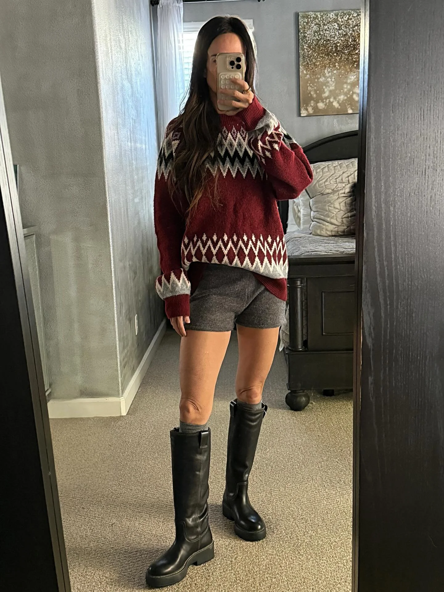 Festive but fashion girl&ndash;coded: oversized knit, leggy shorts, and riding boots giving main-character November energy. 🖤 Comment FESTIVE for links ❄️❤️

#OOTD #FestiveFashion #CozyVibes #WinterStyle #FairisleSweater #KneeHighBoots #ChicAndComfy