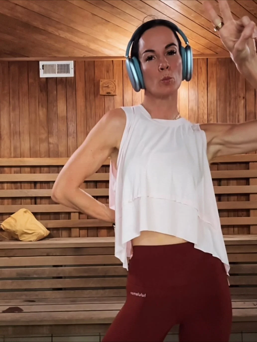 Turning the heat up on my mindset today 🔥
A little sweat, a little silence, and a whole lot of self-discipline.

Comment LULU for links 🤌🏼🔥
November glow-up mode: ON

#nicolecolee #nicolecoleestyle
#wellnessjourney #selfcaremoment #saunatime
#fit