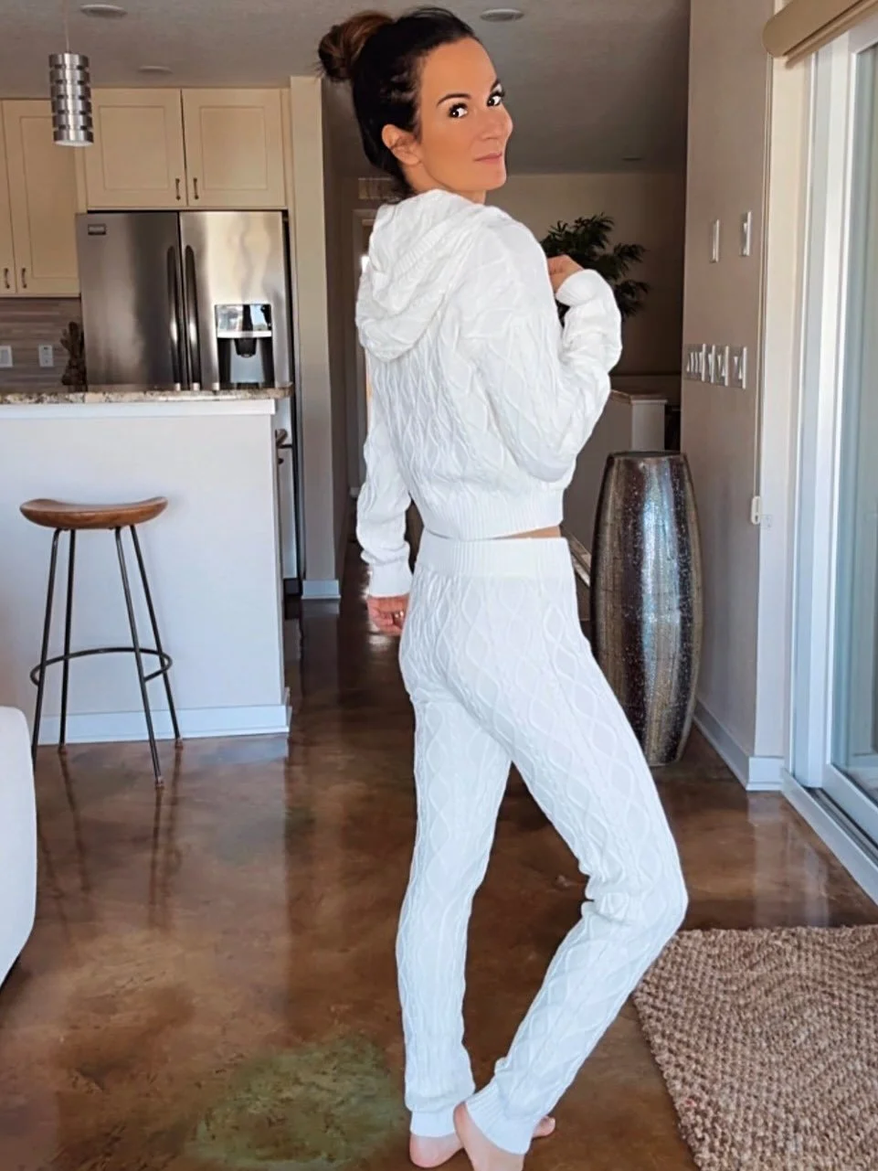 When SKIMS said cable-knit, they really meant cozy queen core. 🤍 and it&rsquo;s all 30% off now!!!! Comment SHOP for links 🔗

Zip-up hoodie, joggers, wide-leg pants&hellip; I couldn&rsquo;t choose, so naturally I had to try them all. Lounge but mak