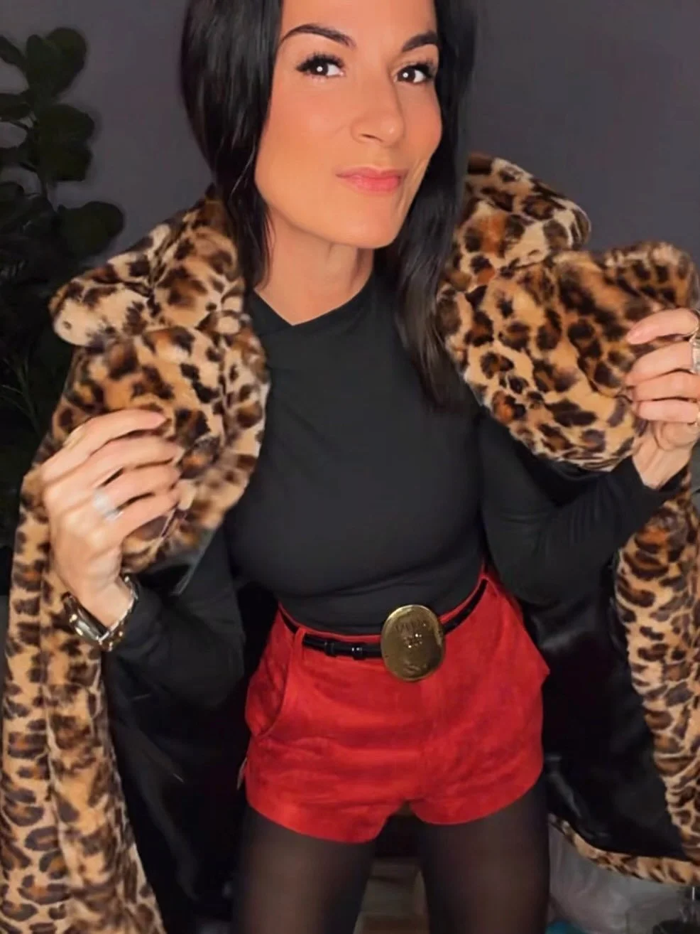 GRWM &mdash; about last night&hellip; ✨  Another party, another festive look and yes&hellip; I absolutely built this outfit around the belt because she deserves the spotlight. 💁🏻&zwj;♀️✨ Comment LOOK for links ✨🎄

Leopard glam? Check.
Red suede sh