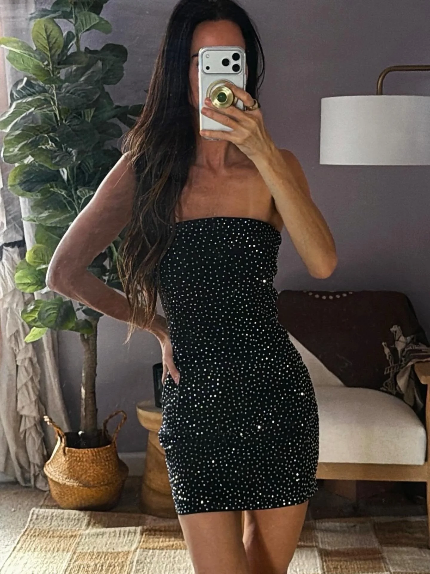 Party season is officially HERE and this sparkly little number understood the assignment ✨ Another GRWM for the evening because if there&rsquo;s one thing I&rsquo;ll never say no to, it&rsquo;s a strapless dress that hugs just right and shines under 