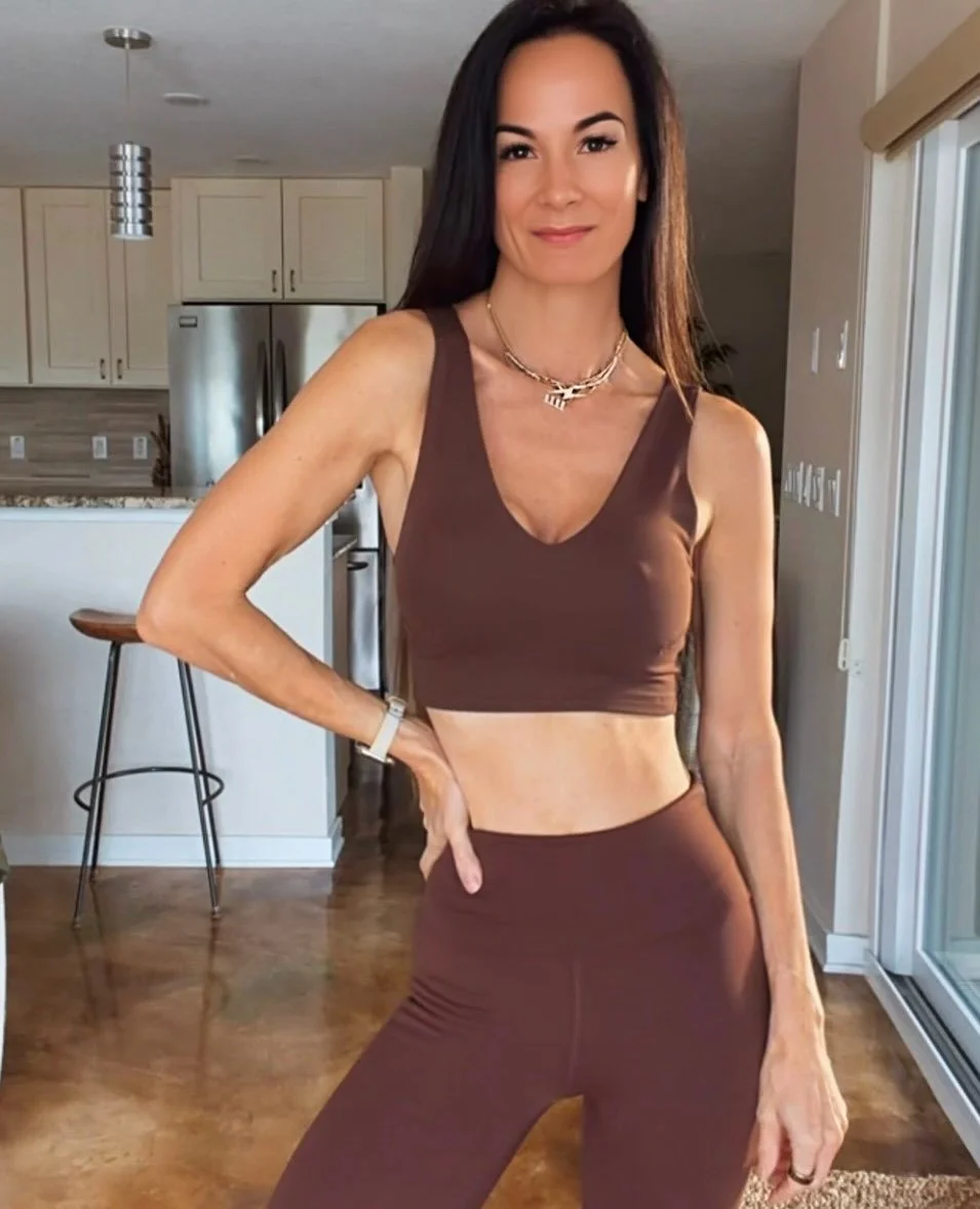 This is your reminder that movement doesn&rsquo;t have to be loud to be powerful. Pilates days ground me&mdash;body, mind, and posture included. 🩵🤎

Comment PILATES for outfit links.

#NicoleColeeStyle #PilatesLifestyle #ElevatedAthleisure #ModernM