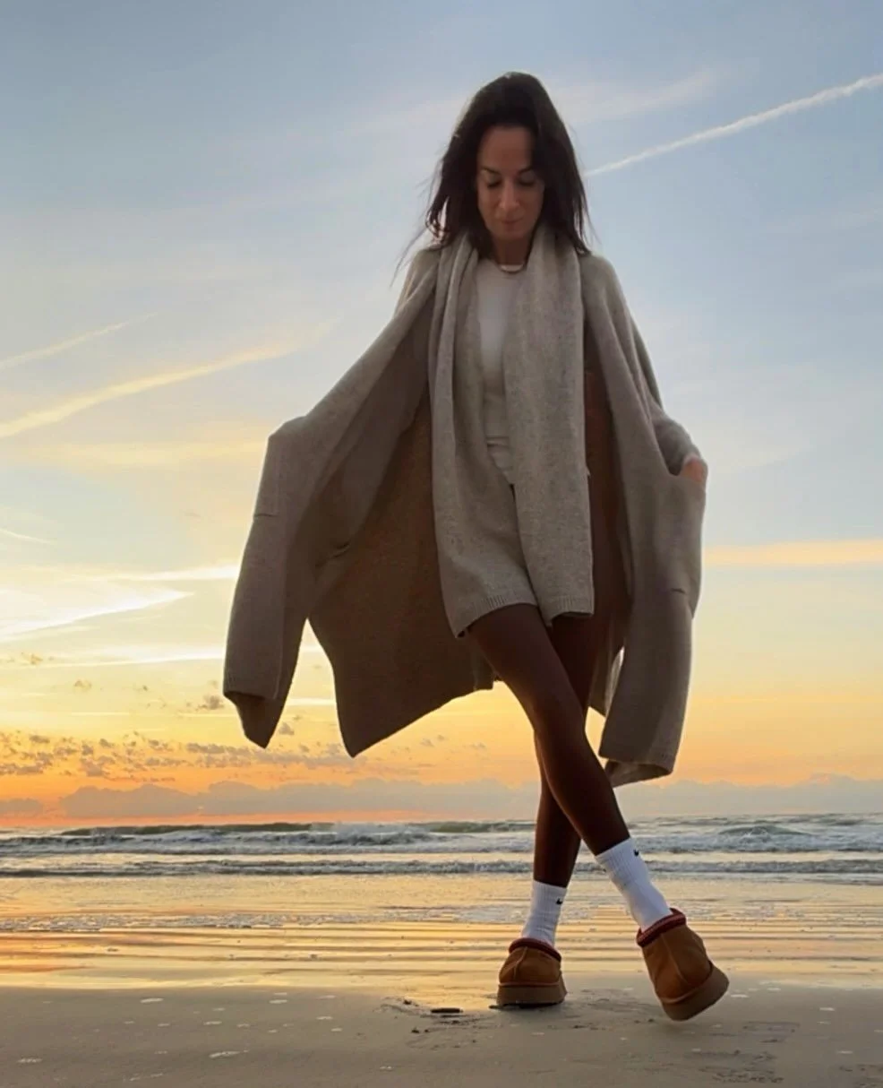 Slow morning. Deep breath. ✨💛

Grateful for movement, fresh air, and another day to show up.

Nothing rushed. Nothing forced. Just presence. 🫶🏼

#MorningMovement
#GratefulHeart
#nicolecoleestyle 
#MindfulMoments
#StartWithIntention