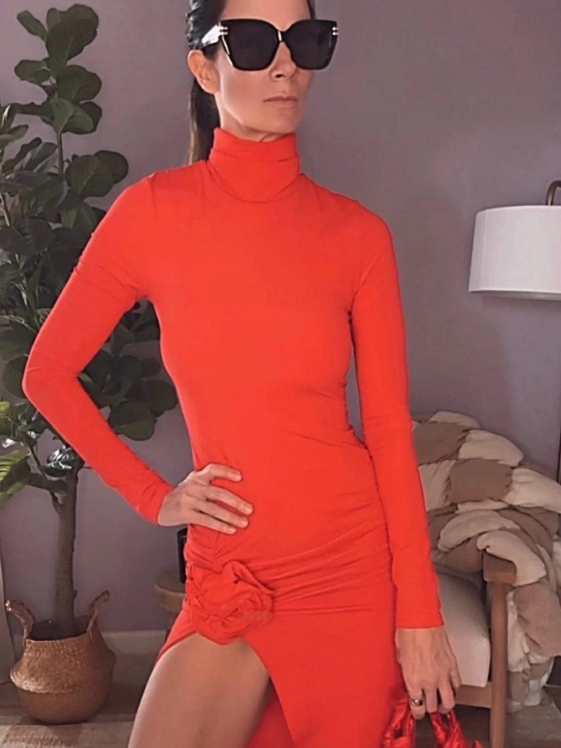 Valentine&rsquo;s dinner, but make it iconic ❤️

This is that dress &mdash; sleek, sculpting, and main-character energy. I wore it before, it sold out, and now it&rsquo;s finally back in stock 👏🏼

Best part? It&rsquo;s under $90 and looks like a to