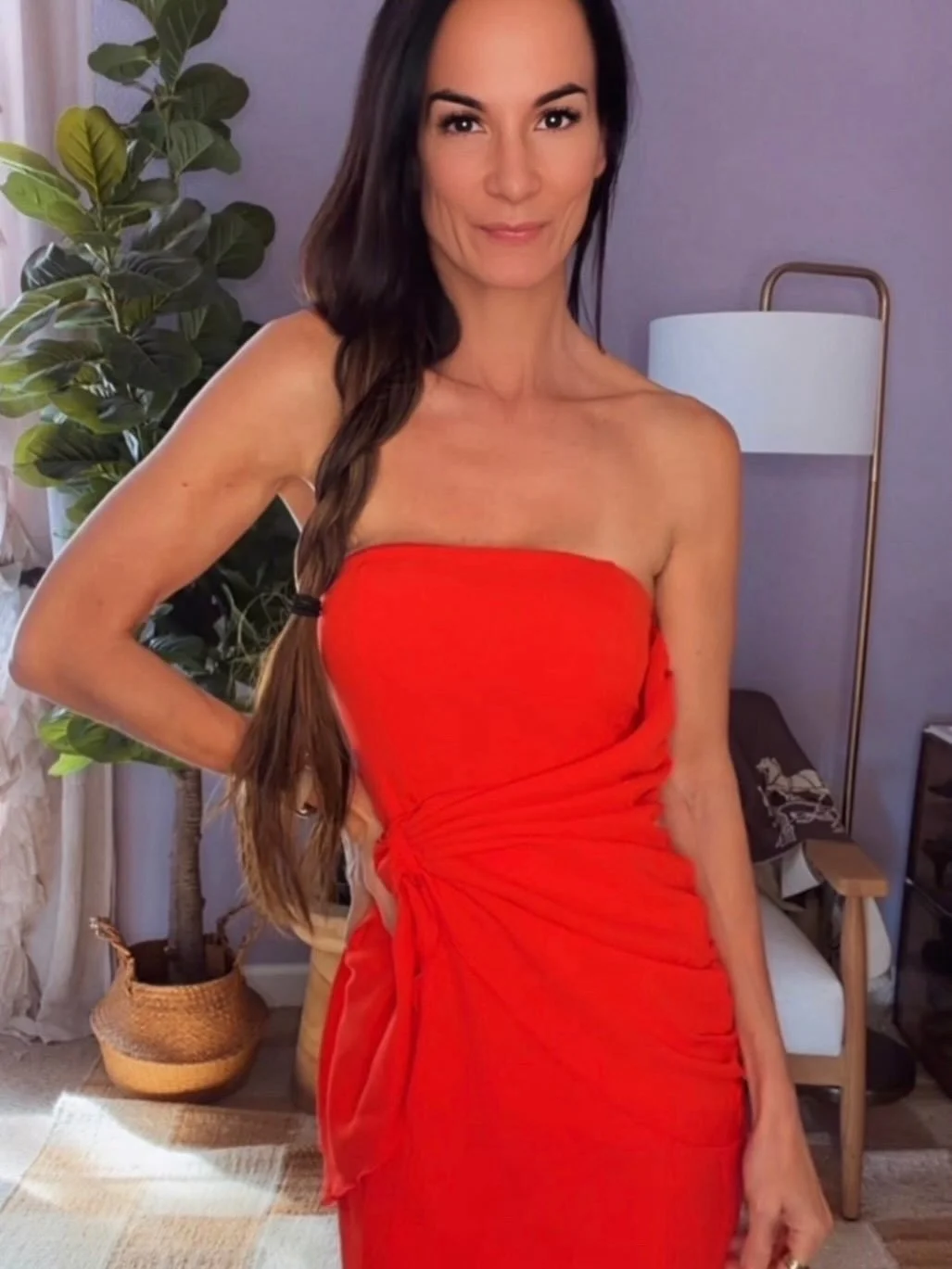 Sunnies on sale. Dress under $100. Confidence on full blast ❤️

Why blend in when you can wear red and own the room?  This is giving resort energy, Florida living, and main-character vibes only.

Wearing XS and living in this super flattering moment 