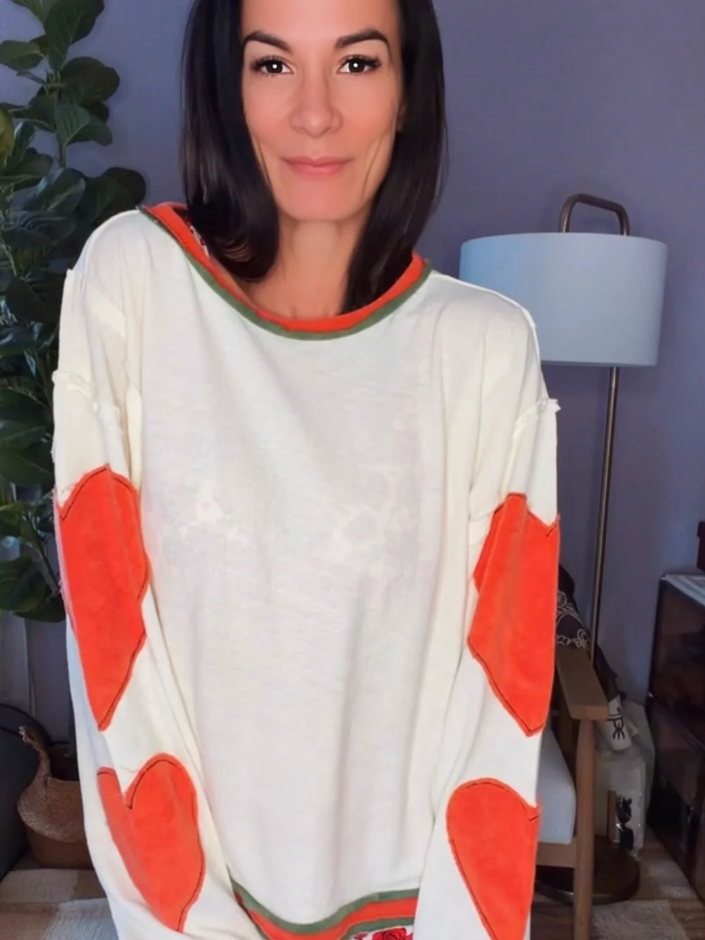 Red pants kind of day ❤️

This is your reminder that getting dressed doesn&rsquo;t have to be complicated to feel cute. Statement denim + an easy graphic long sleeve + comfy slides = instant outfit formula.

I love pieces that feel effortless but sti