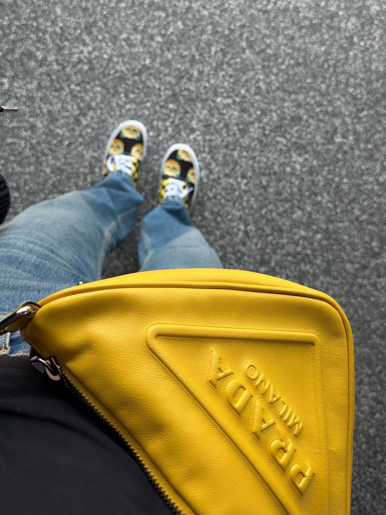 Obsessed is an understatement 😍💛

When your accessories are doing the MOST&hellip; you just let them.

Statement sneakers ✔️
Pop of Prada ✔️
Denim to keep it effortless ✔️

Because basics don&rsquo;t have to be boring&hellip; they just need a littl