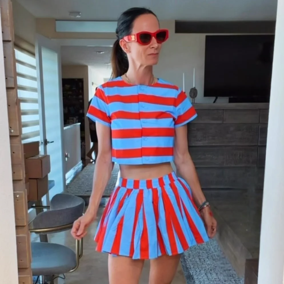 This little striped set is giving coastal cool with a side of extra and honestly&hellip; I regret nothing. The twirl test passed, the compliments were nonstop, and yes&hellip; the red accessories came to steal the show 😌✨

Comment SET for links ❤️

