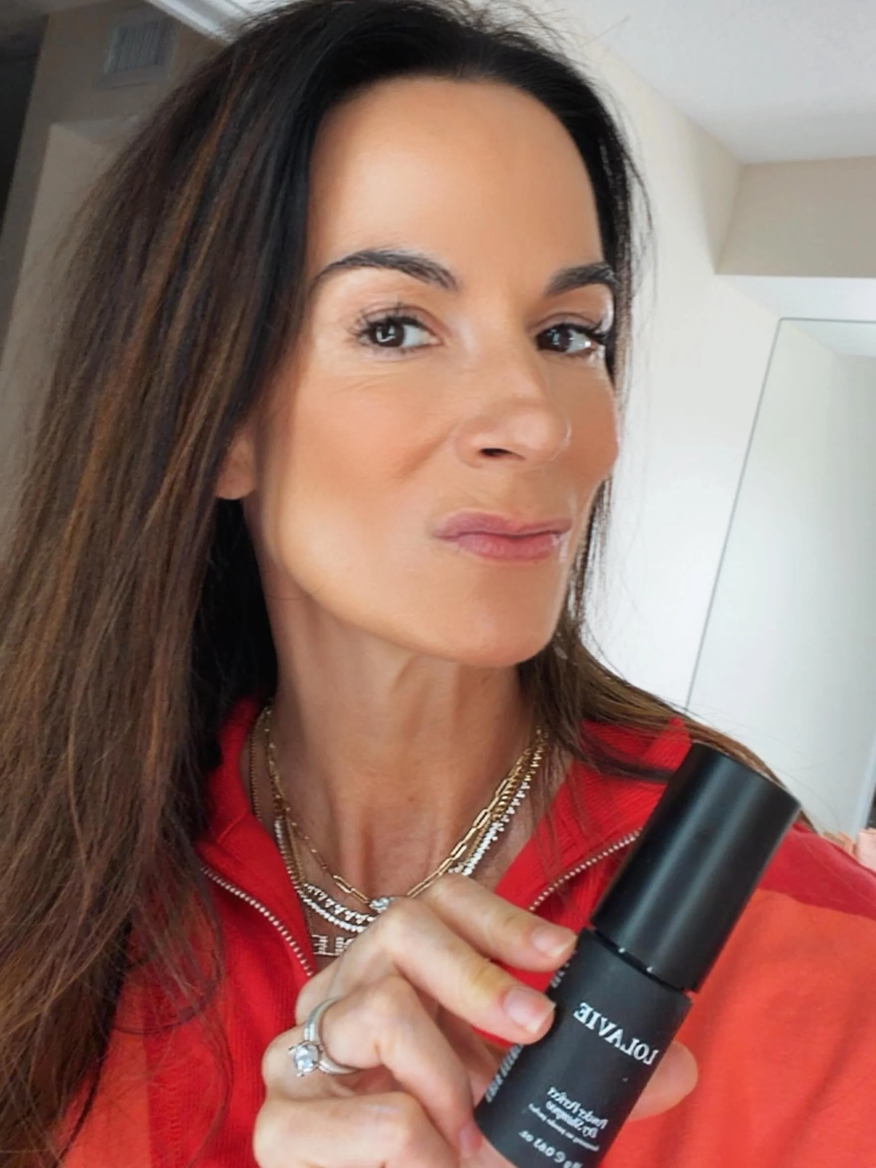 current mood: pretending I naturally wake up with volume and good hair 😂🤍

this dry shampoo has officially entered my everyday routine&hellip; because fresh hair energy without actually washing it? elite. ✨

and yes&hellip; if it&rsquo;s good enoug
