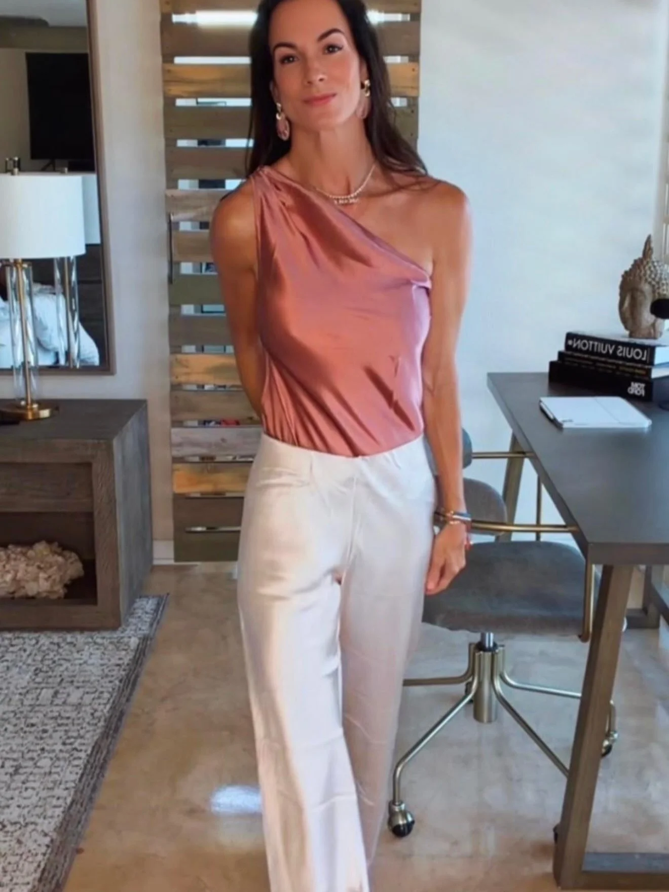 Proof that an all-satin look always steals the show ✨ The soft blush, the ivory, the shine&hellip; she&rsquo;s elegant with just enough drama. 🤍

Comment SATIN and I&rsquo;ll send you the outfit details!
#SatinStyle #ChicOutfitIdeas #ElevatedStyle #