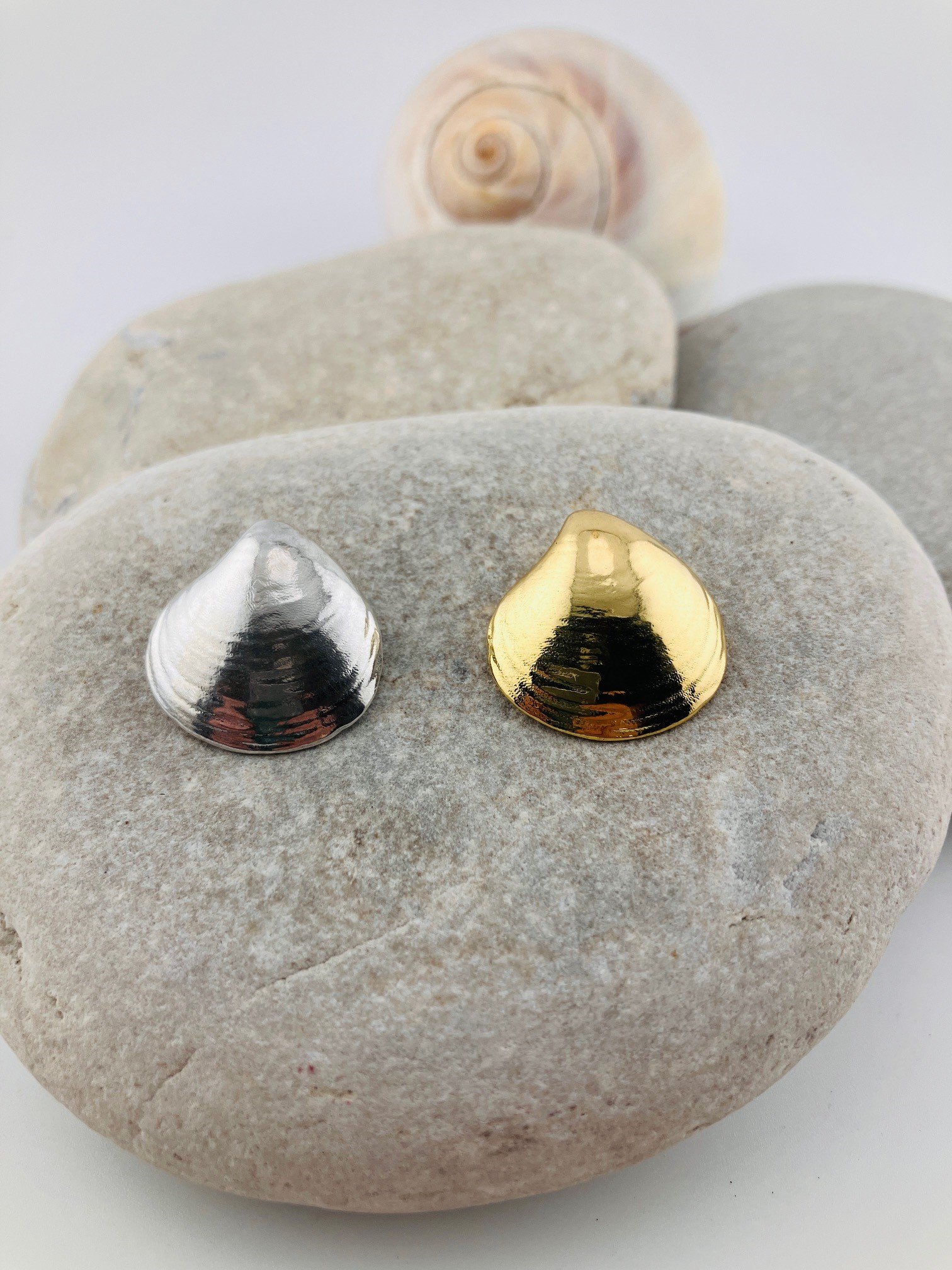 1 ucky shells necklace gold and silver.jpg