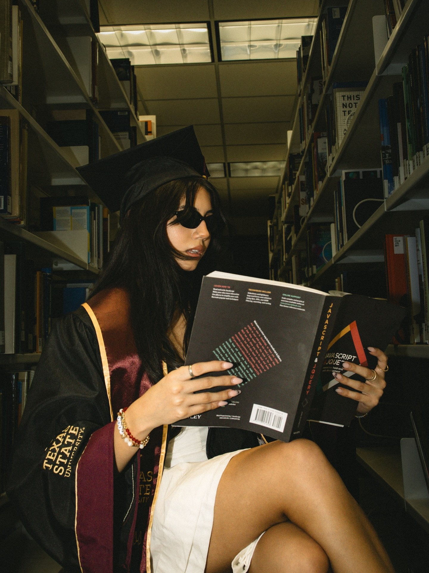 Shhhh. Senior photos in session 📚✨
&bull;
&bull;
&bull;
&bull;
&bull;
&bull;
keywords: graduation photos, college graduation, senior photos, class of 2026, texas graduation photographer, college senior portraits