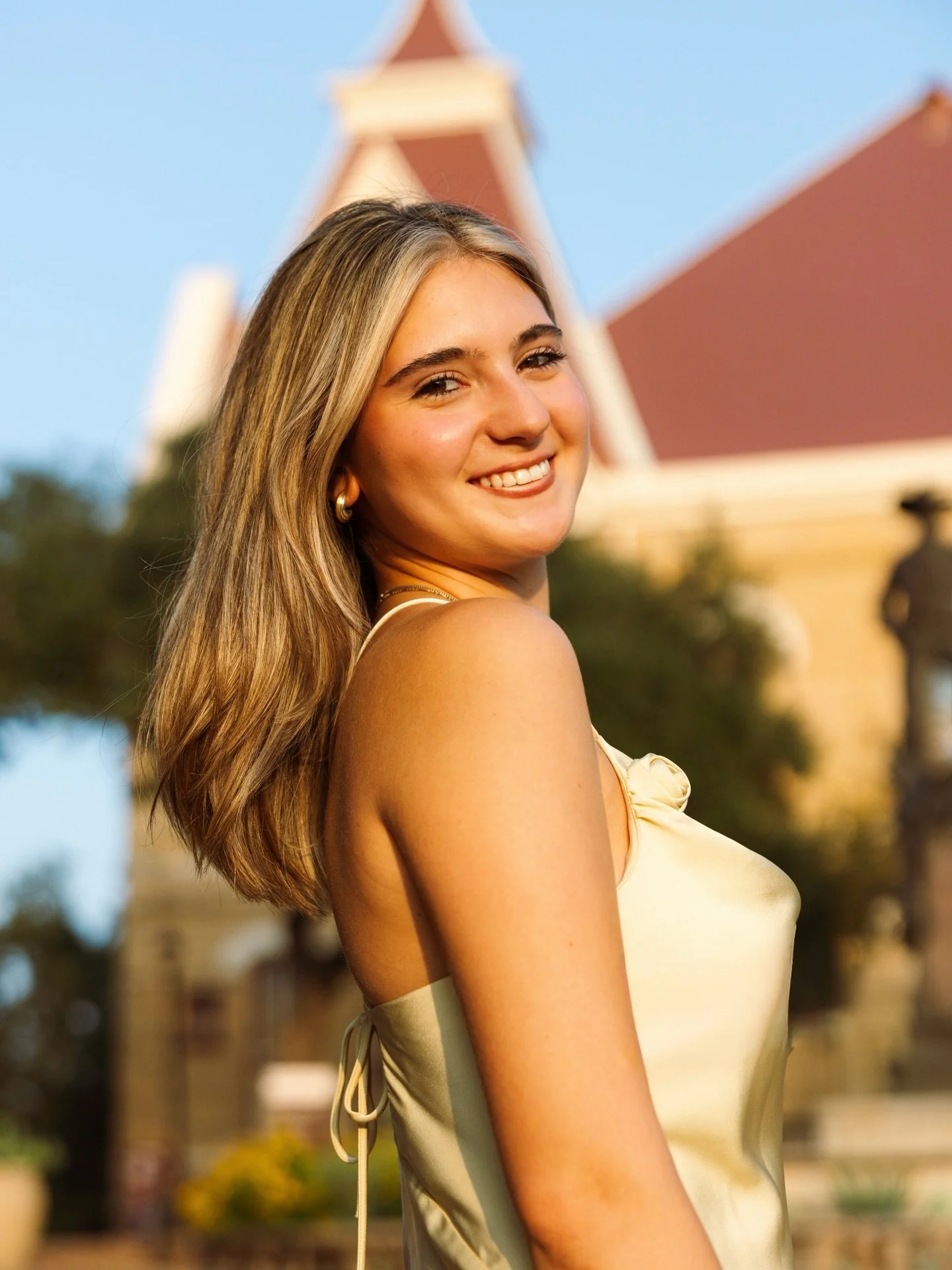 everyone look how stunning @chelseaalfordd looks on digital + film!!! 🤭 

congratulations chelsea!!! 🥂 
&bull;
&bull;
&bull;
&bull;
&bull;
&bull;
&bull;

[keywords: graduation photos, grad photos, Texas State grad, TXST graduation, San Marcos photo