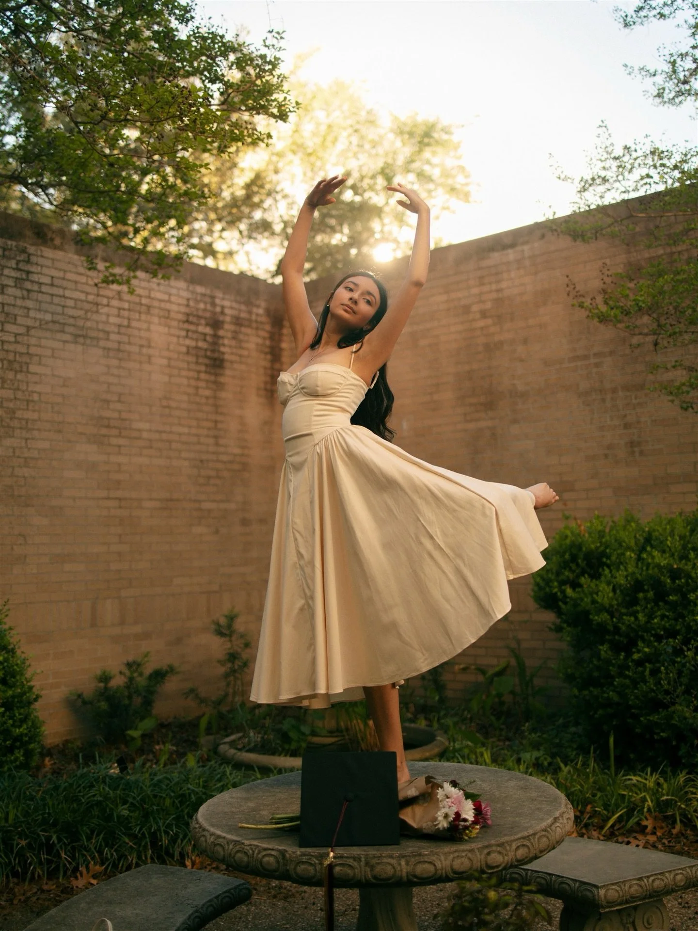 bits of miss arianna&rsquo;s graduation session on digital and film 🪽

congratulations @citruspie4u !!