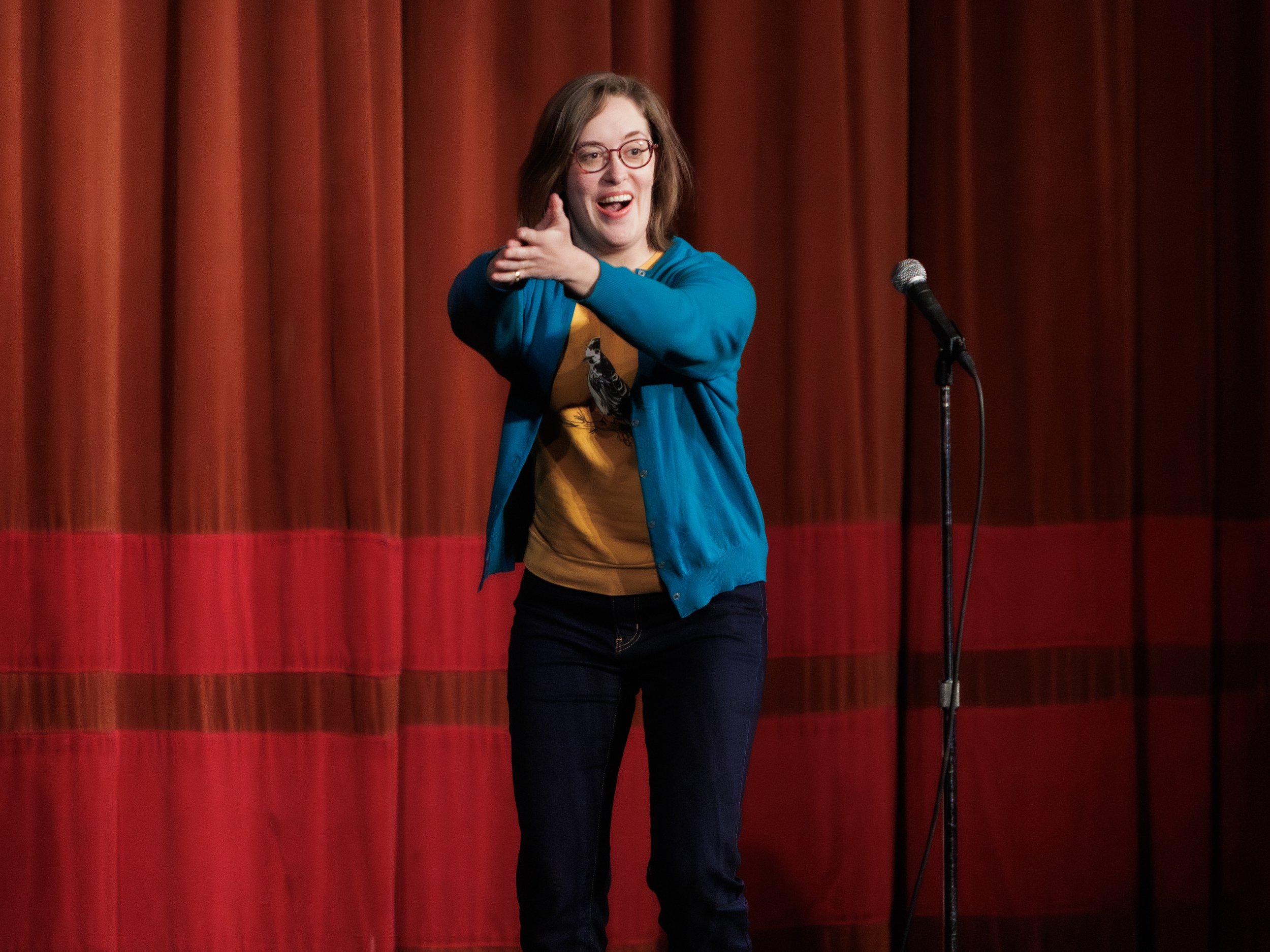 gabey lucas,  everett comedy, historic everett theater, on stage