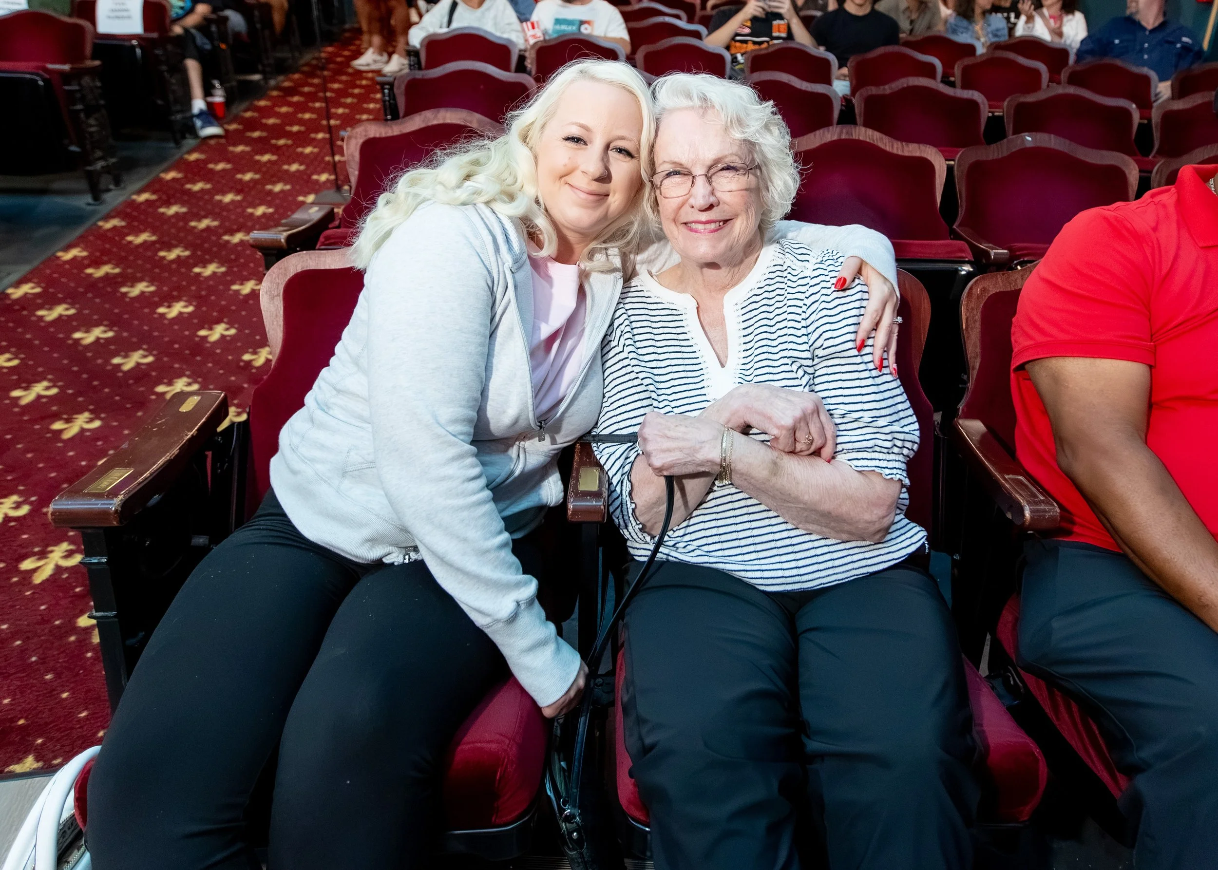 audience-everett-comedy-historic-everett-theatre--7.jpg