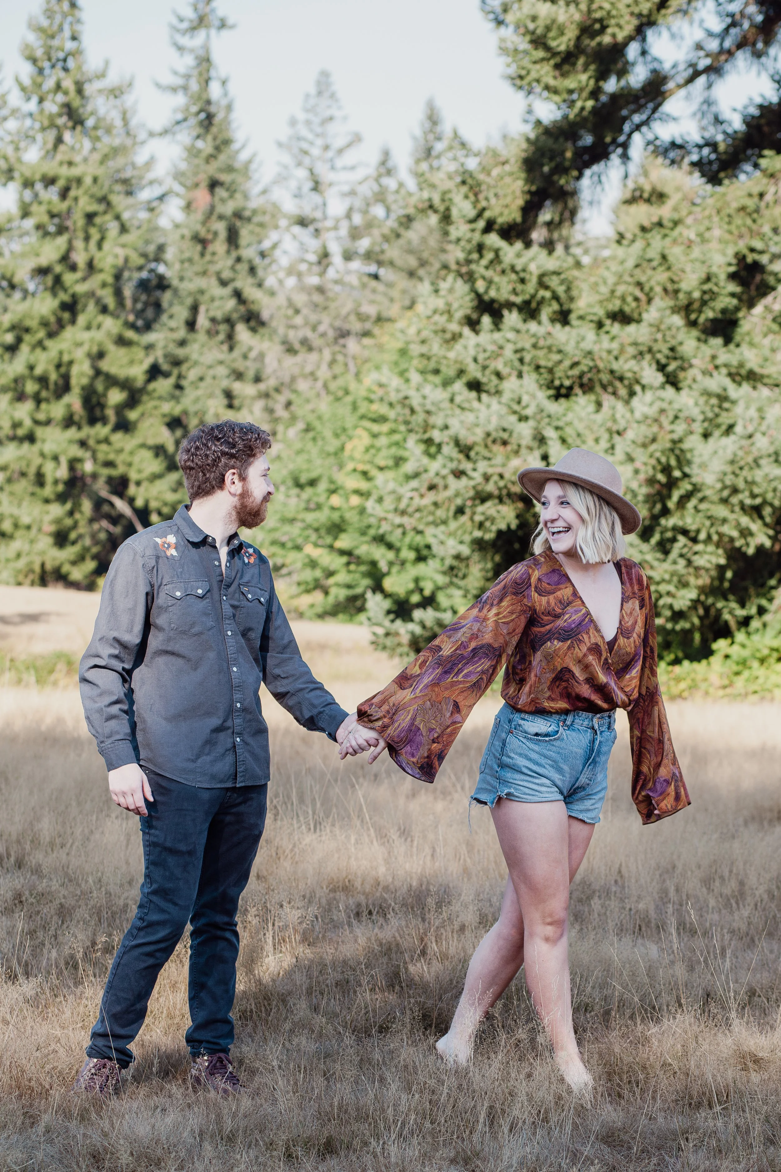 engagement session, woodinville, wellington heights golf course, open field, tayler berard creative