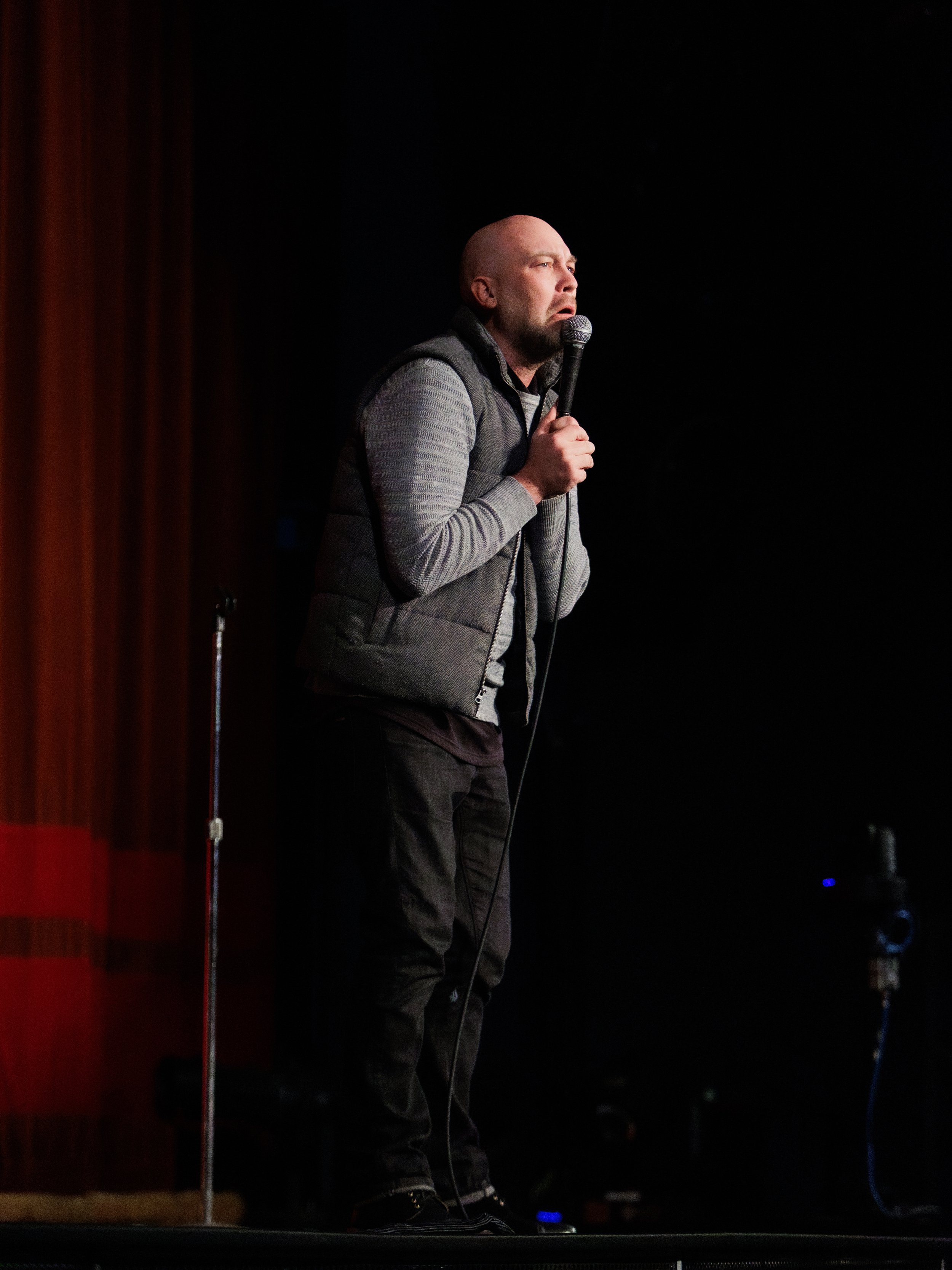 cory michaelis, everett comedy, historic everett theater, on stage