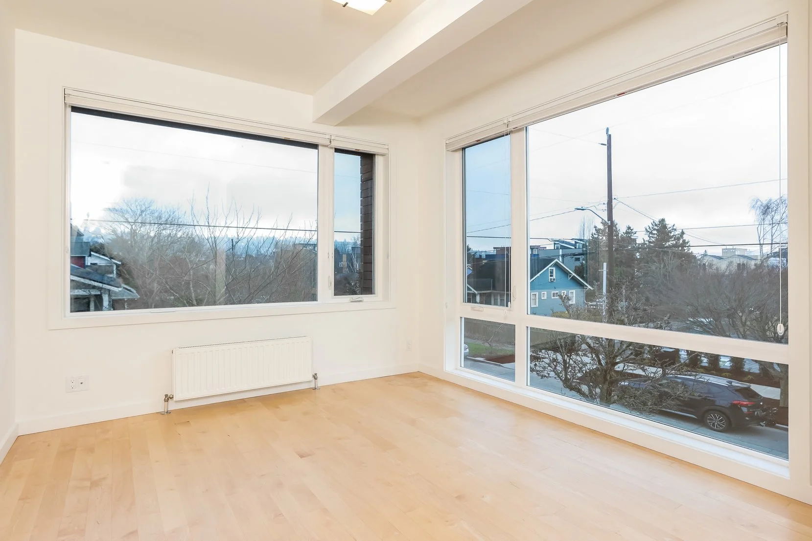 1154 NW 58th St, Seattle, WA 98107Updated 3BD / 3BA home with natural light, hardwood floors, powered blinds, and A/C. Sleek kitchen and open living space.  Rooftop deck for sunsets and skyline views Private patio, fenced yard, and dedicated parking.