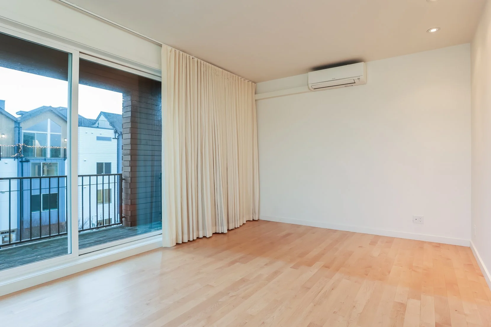 1154 NW 58th St, Seattle, WA 98107Updated 3BD / 3BA home with natural light, hardwood floors, powered blinds, and A/C. Sleek kitchen and open living space.  Rooftop deck for sunsets and skyline views Private patio, fenced yard, and dedicated parking.