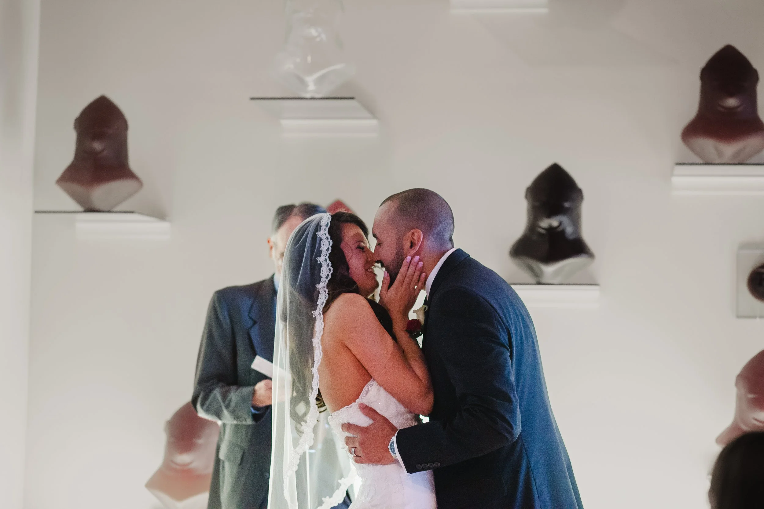 hotel murano wedding, ceremony, first kiss, tacoma wedding, artistic wediding venue